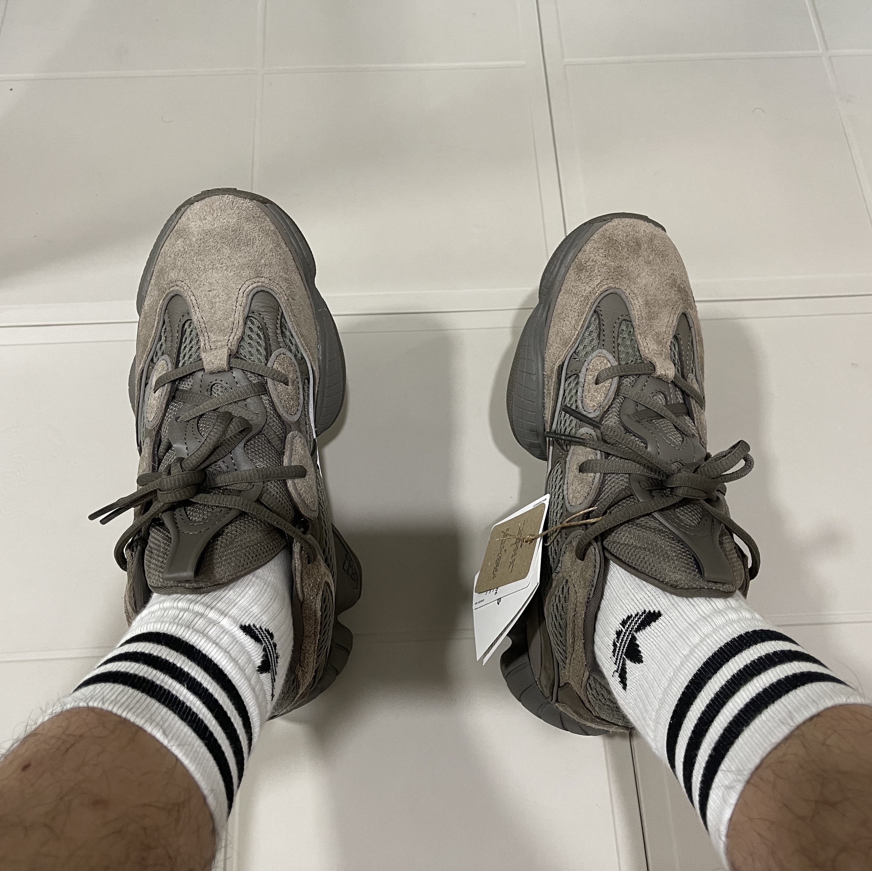 Adidas Yeezy 500 Clay Brown 착용 스타일 - 3