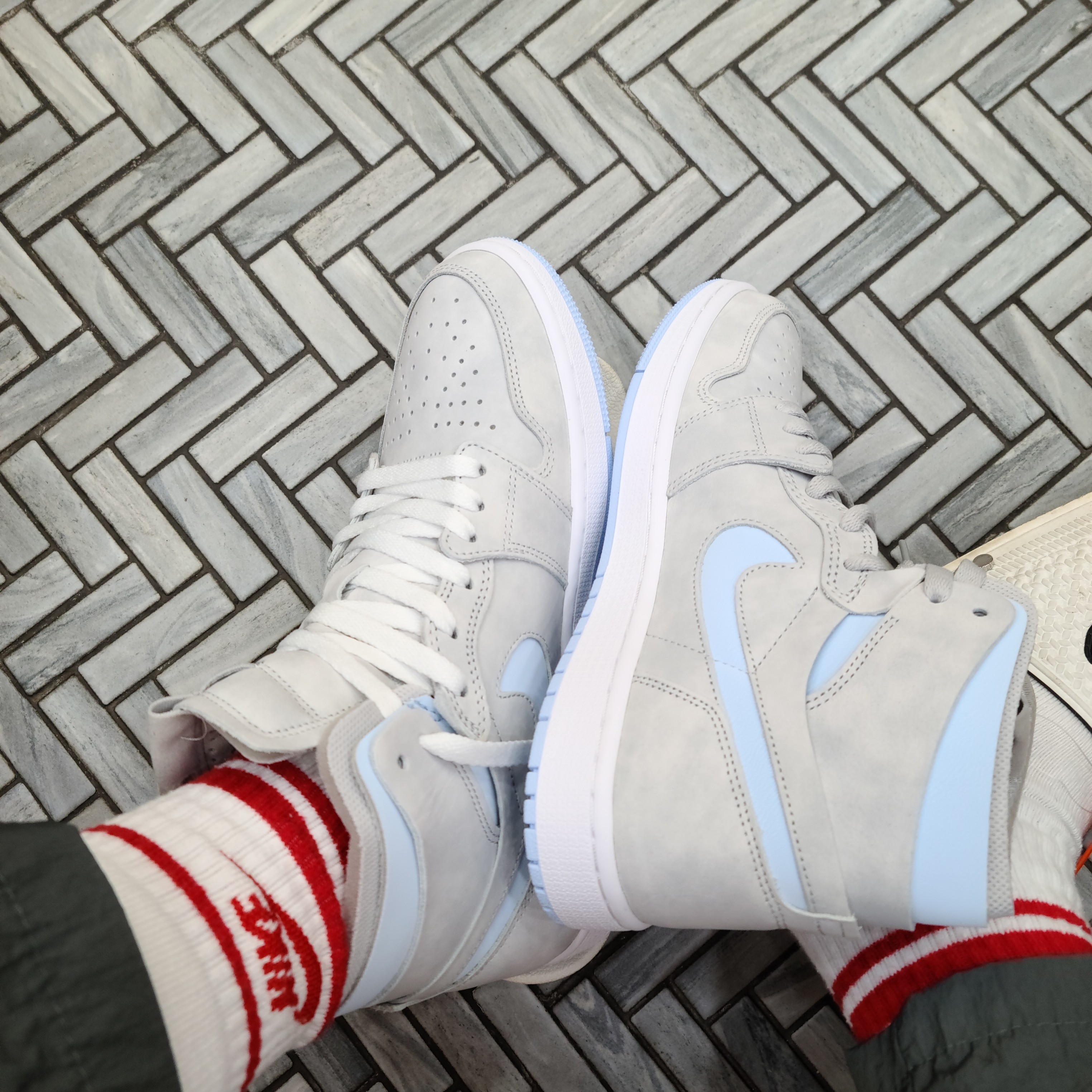 (W) Jordan 1 Zoom Air CMFT Grey Fog and Celestine Blue 착용 스타일