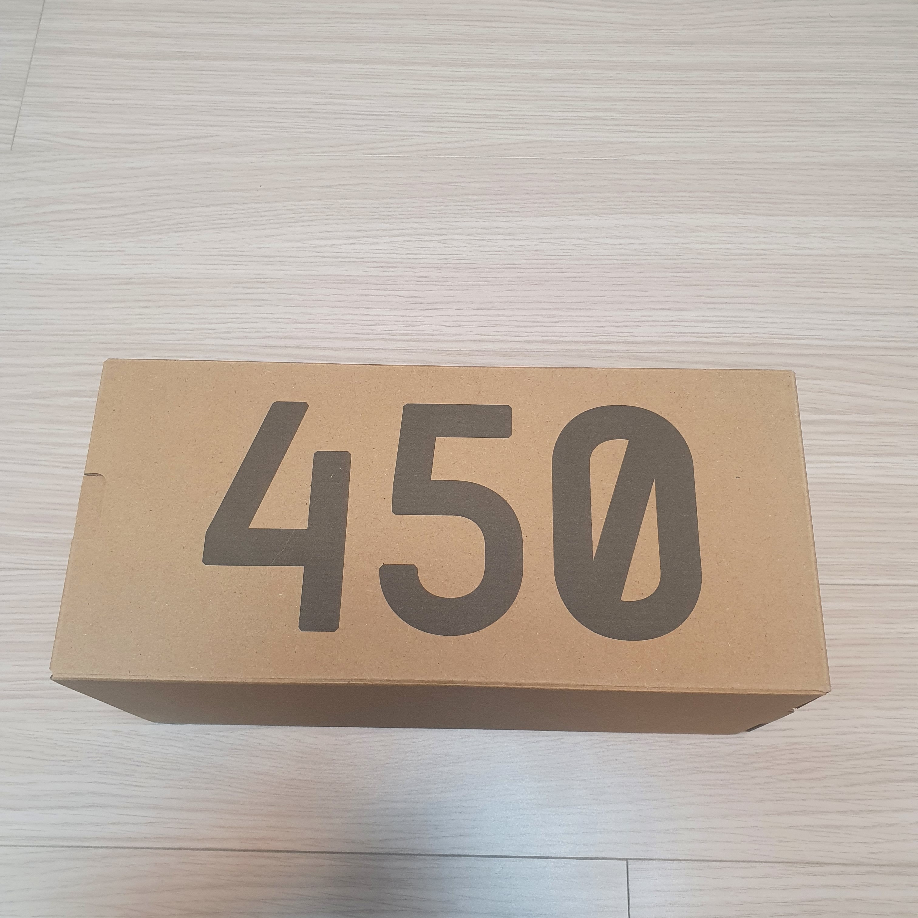 Adidas Yeezy 450 Cloud White 착용 스타일 - 1