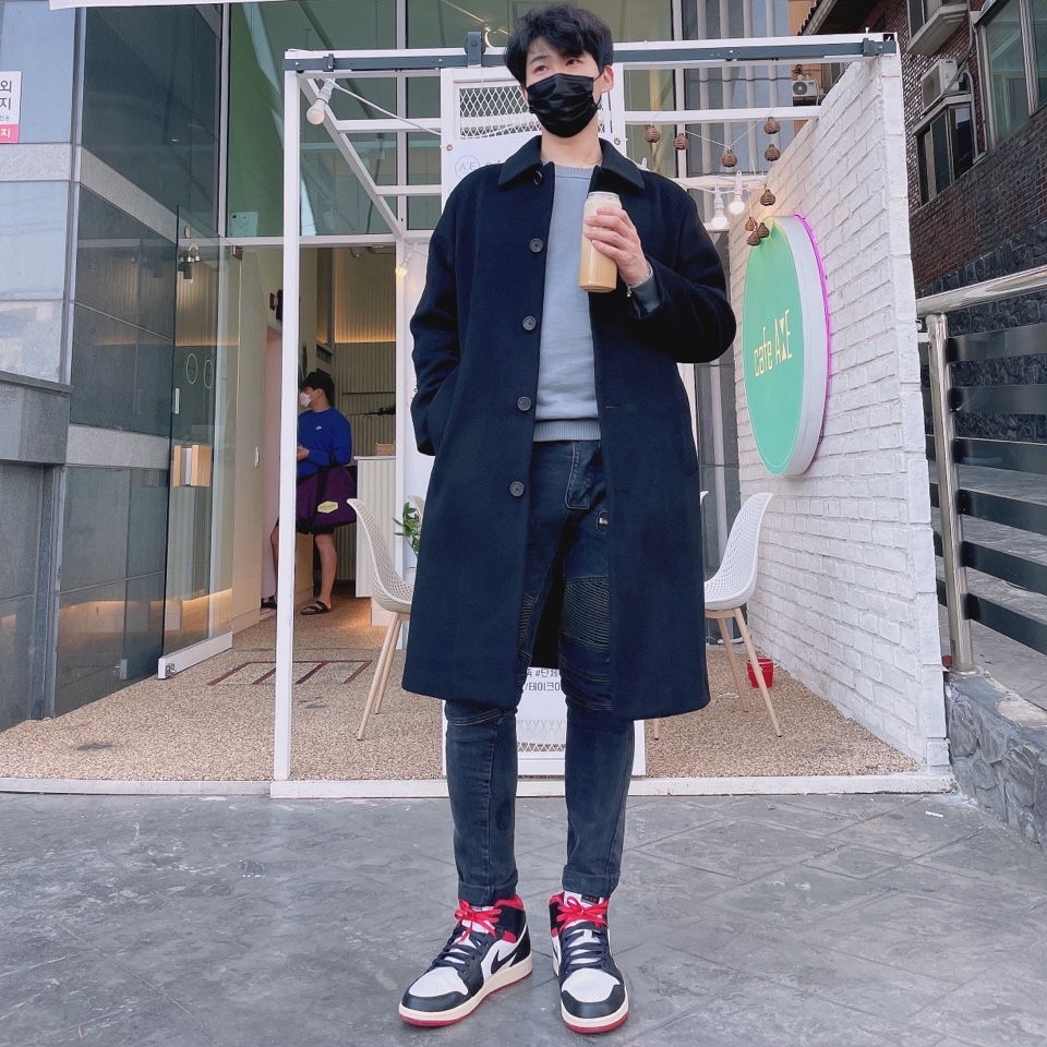 Jordan 1 Mid Gym Red Black White, AMI de Coeur Sweatshirt Light Blue Bleu Clair - 21SS 착용 스타일