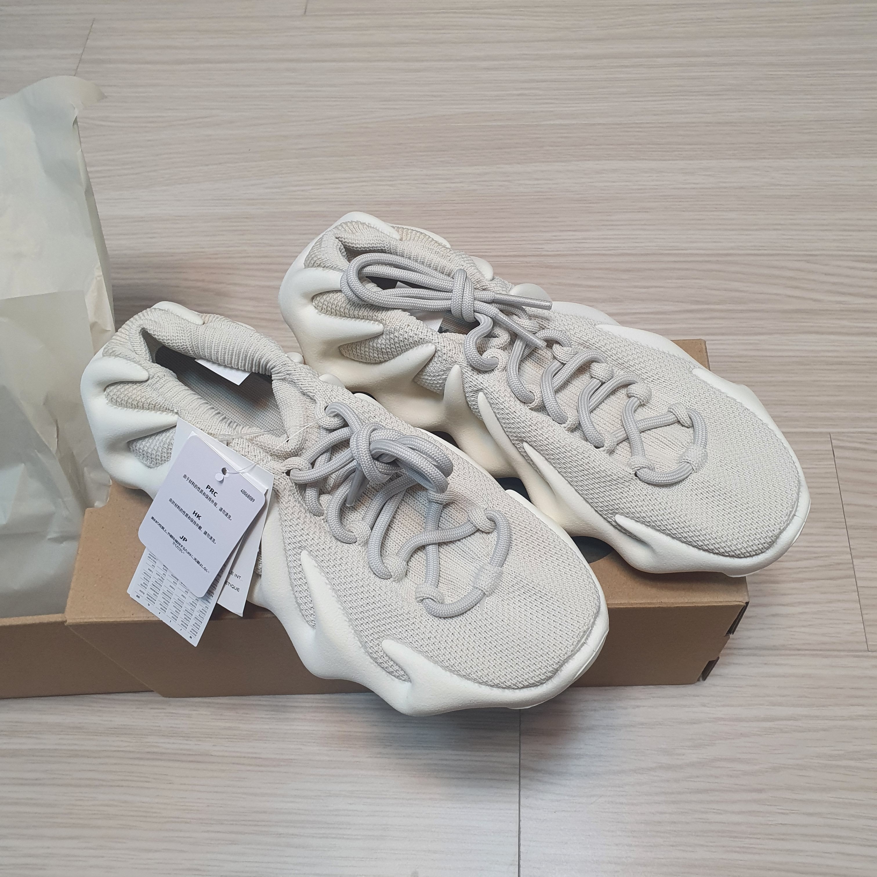 Adidas Yeezy 450 Cloud White 착용 스타일 - 4