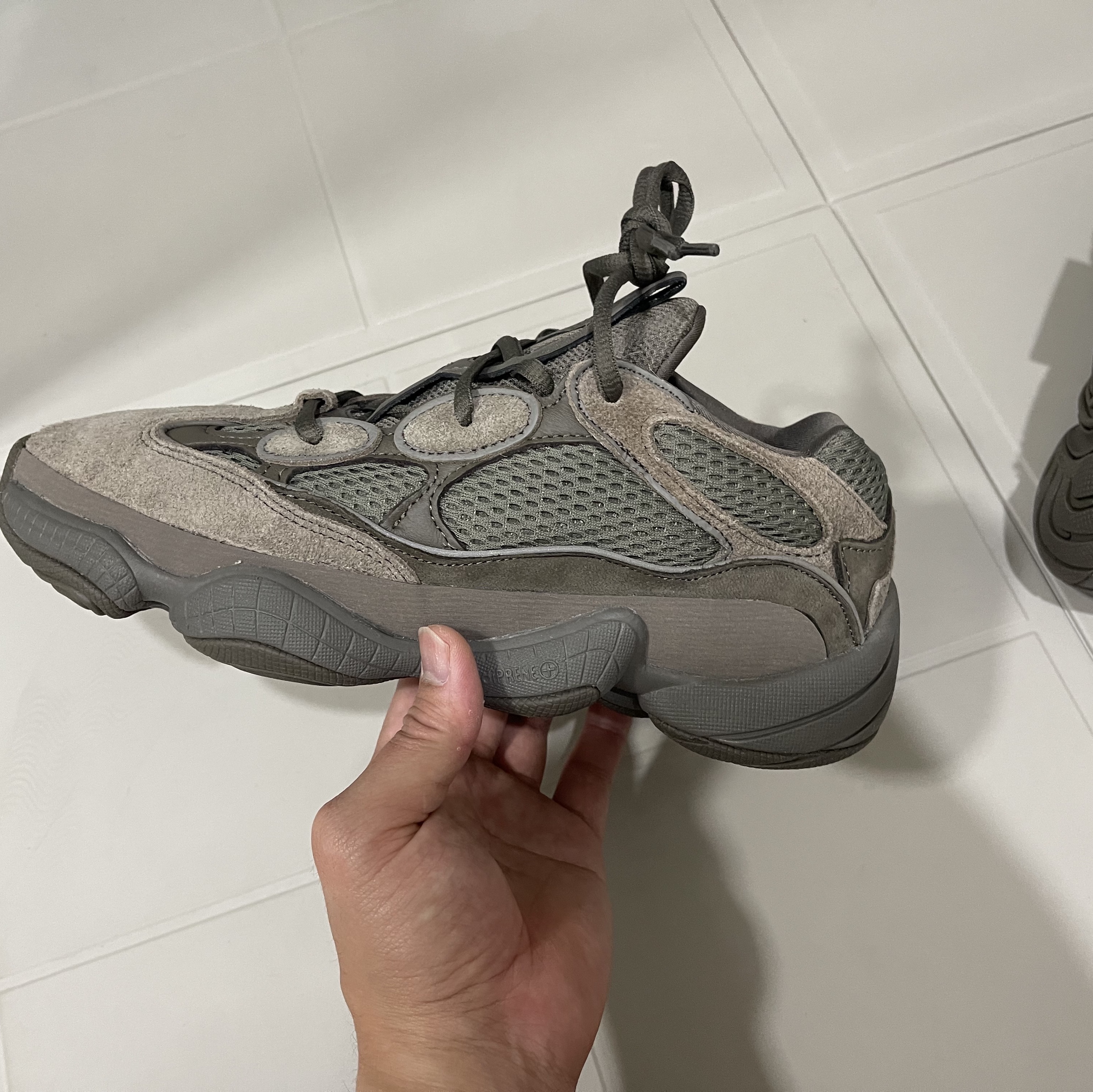 Adidas Yeezy 500 Clay Brown 착용 스타일 - 4