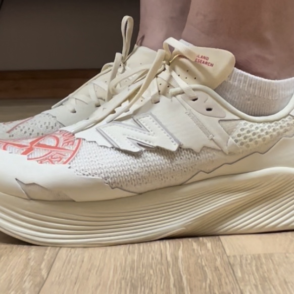 New Balance x Stone Island x Tokyo Design Studio FuelCell RC Elite v2 착용 스타일