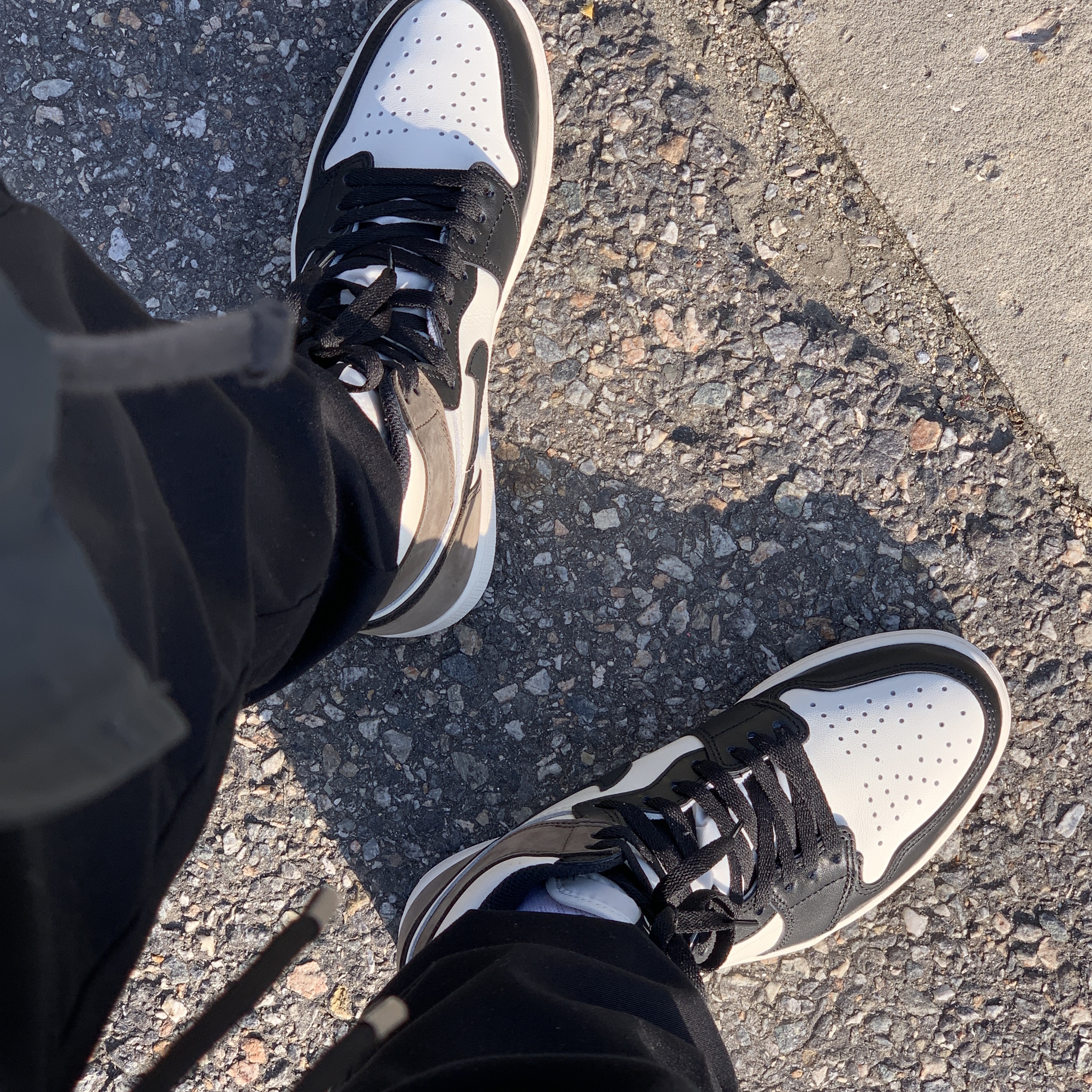 Jordan 1 Retro High OG Black Mocha 착용 스타일