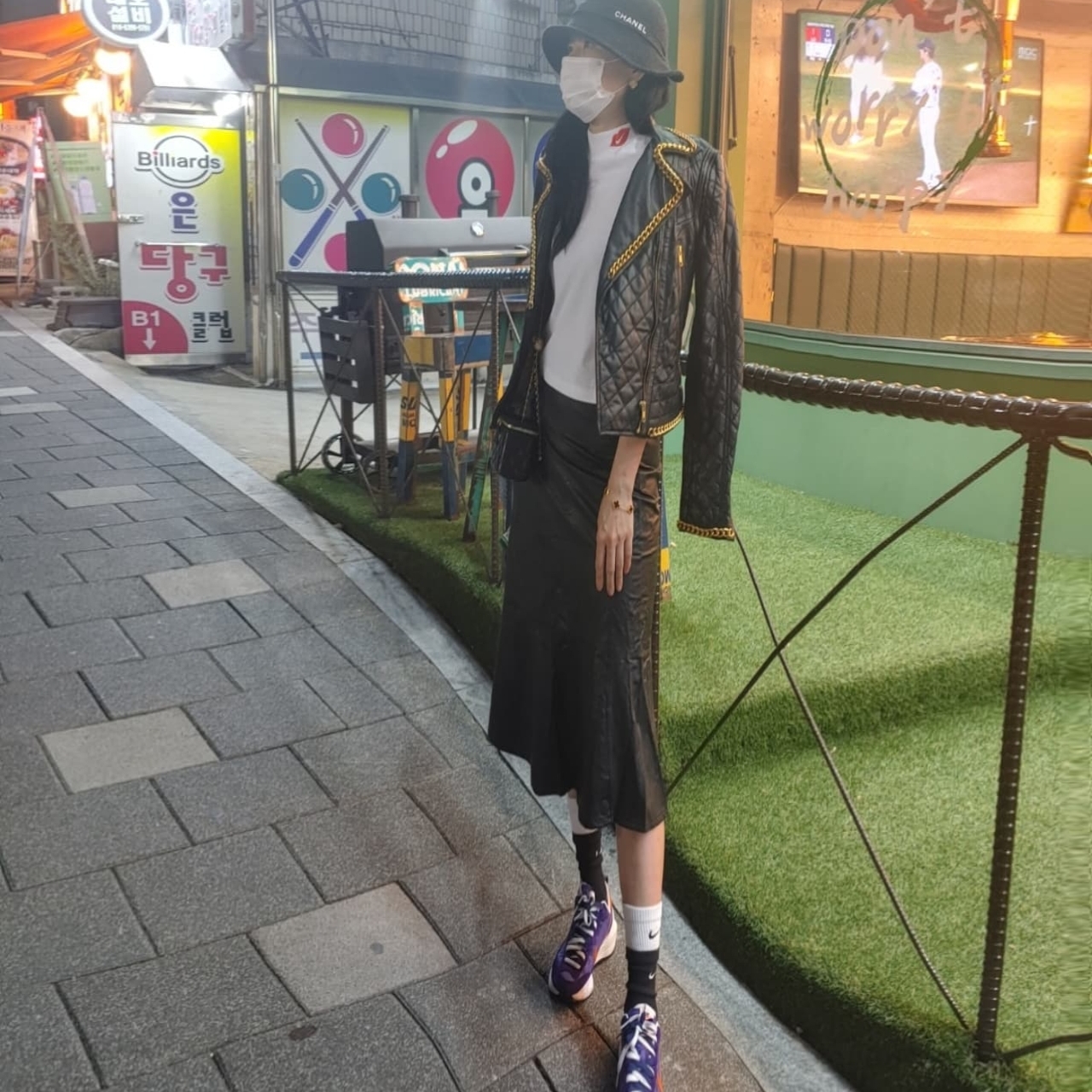 Nike x Sacai VaporWaffle Dark Iris 착용 스타일 - 1