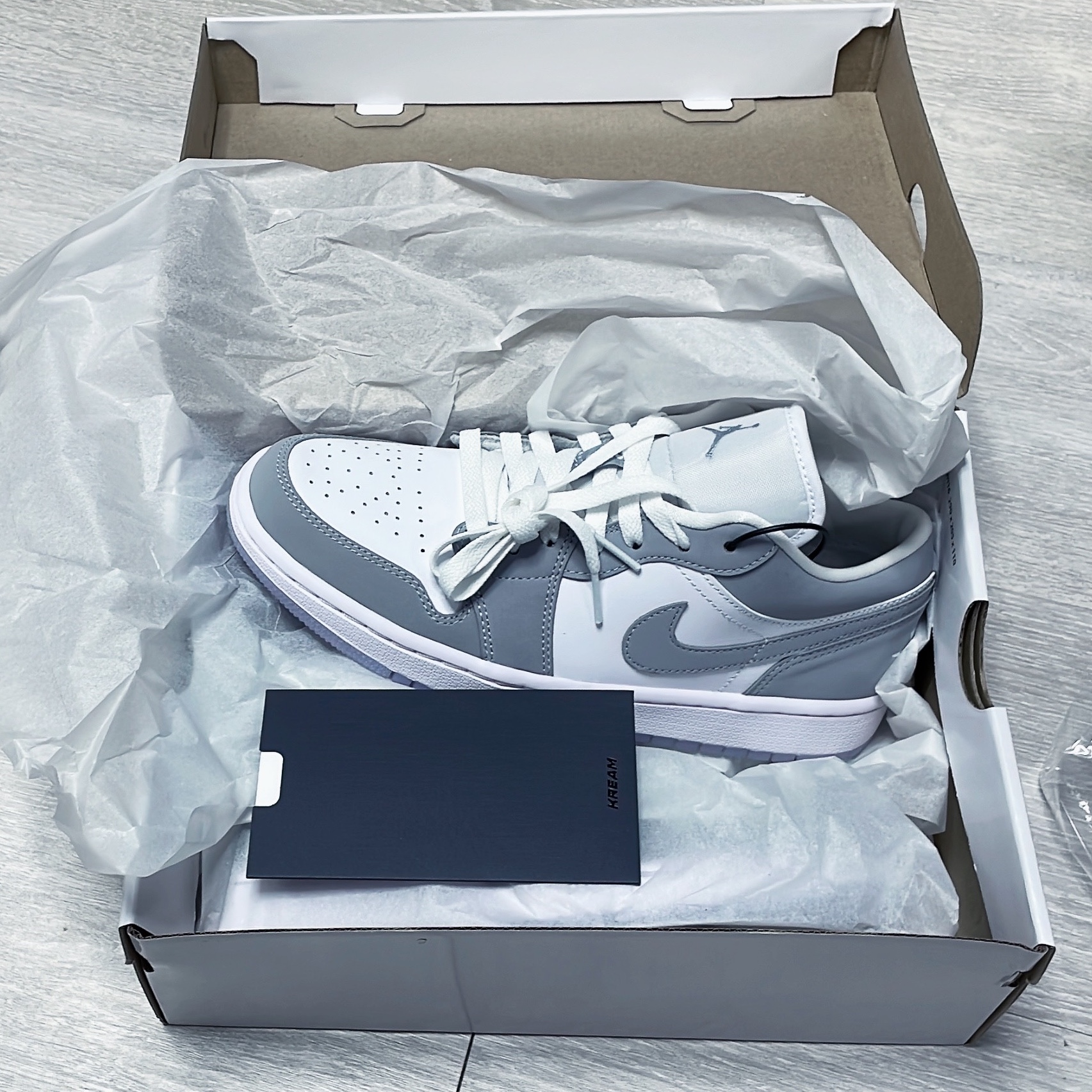 (W) Jordan 1 Low White Wolf Grey 착용 스타일 - 1