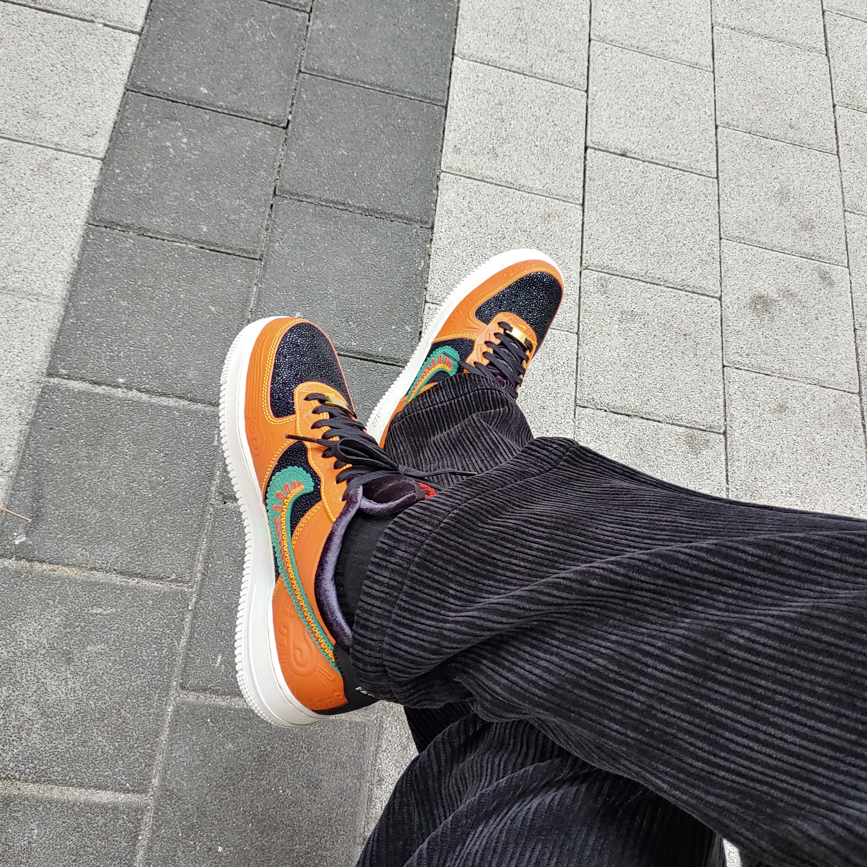 Nike Air Force 1 '07 LX Siempre Familia 착용 스타일 - 3