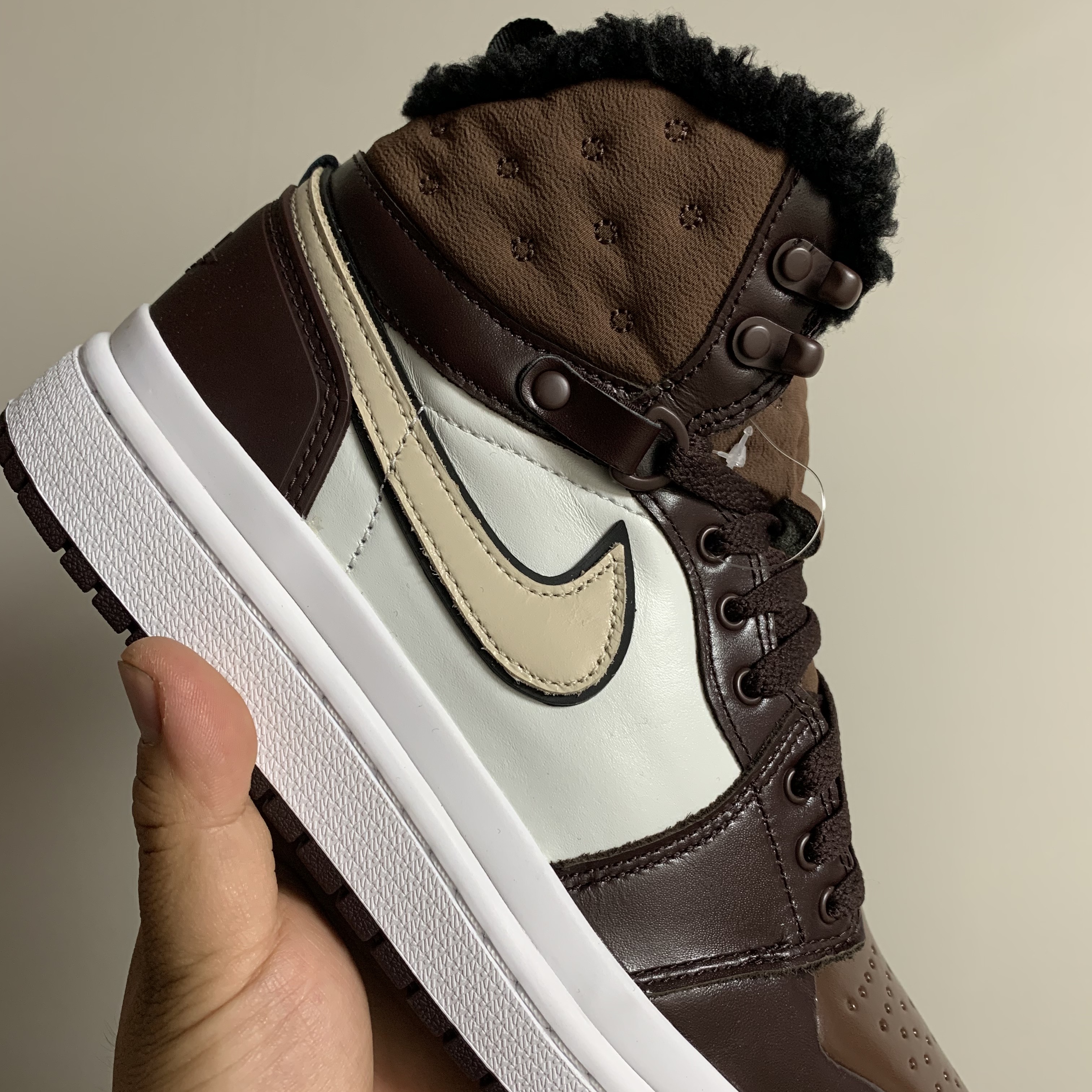 (W) Jordan 1 Acclimate Brown Basalt 착용 스타일