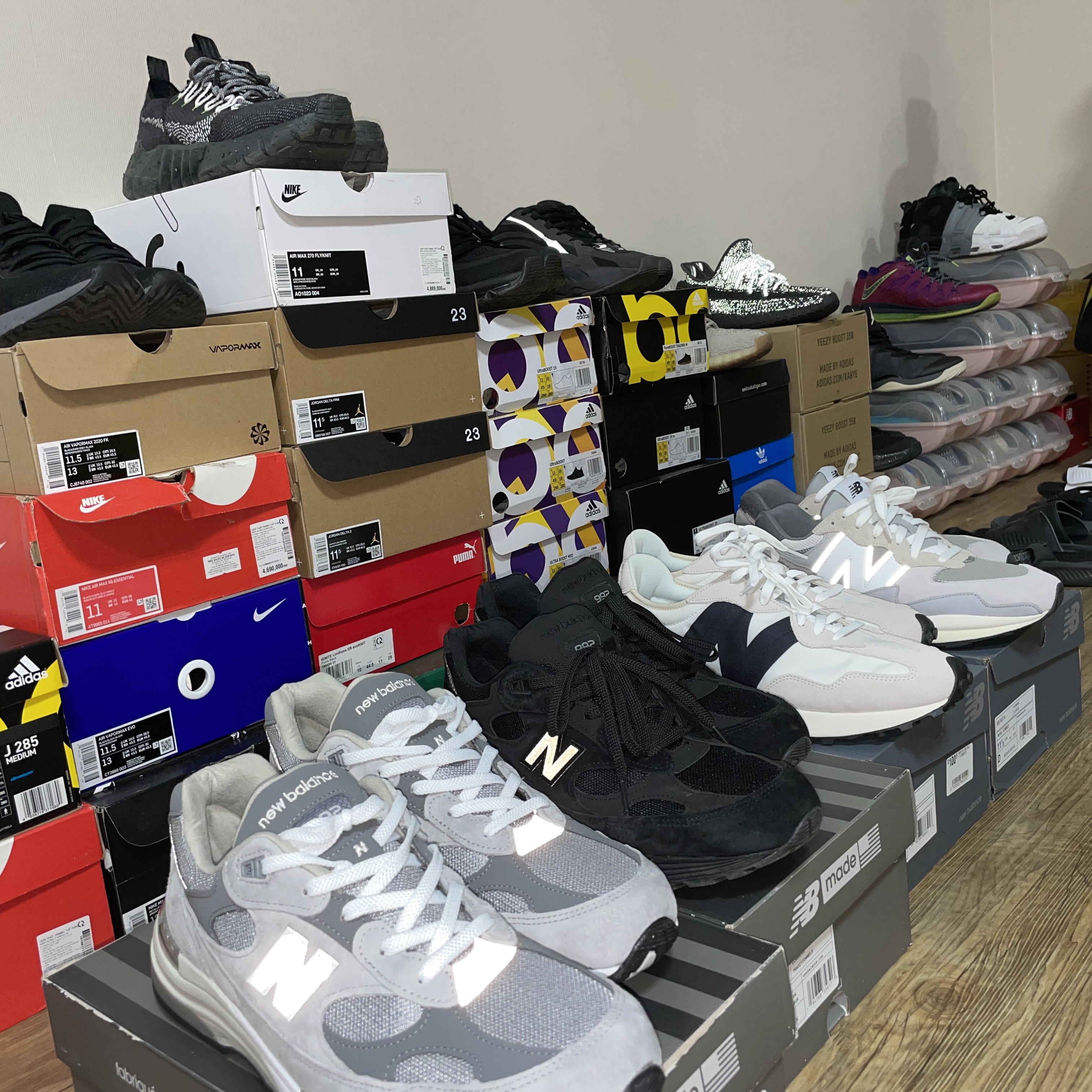 New Balance 992 Made in USA Grey - D Standard, New Balance 327 White Black 착용 스타일