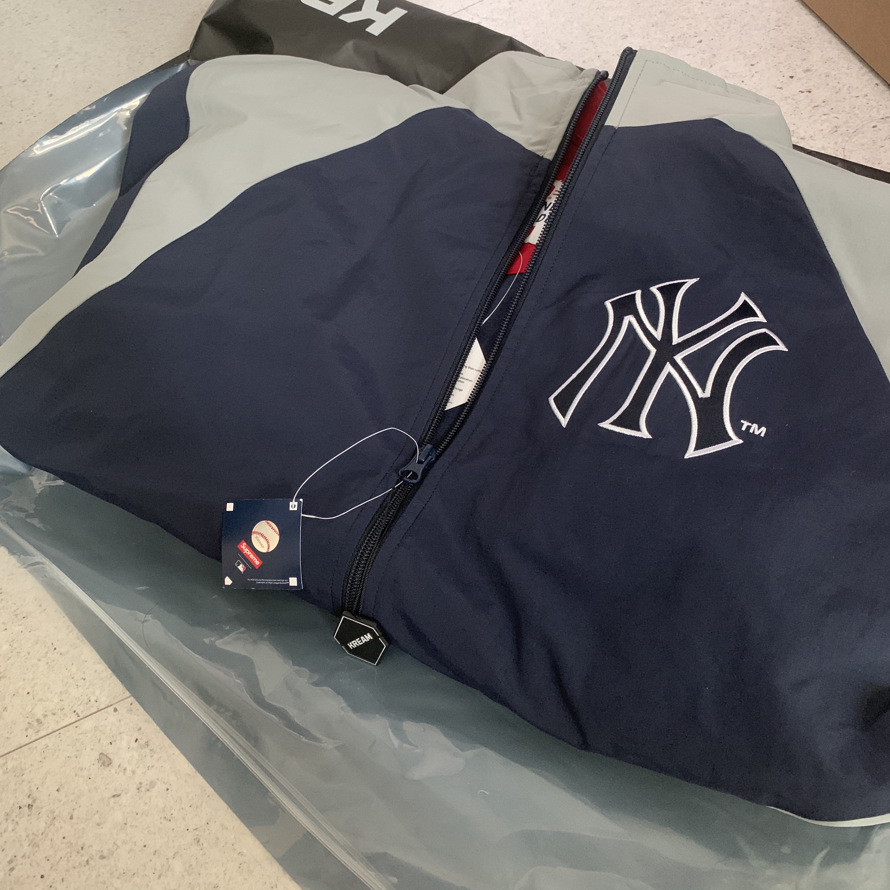 Supreme x New York Yankees Track Jacket Navy - 21FW 착용 스타일