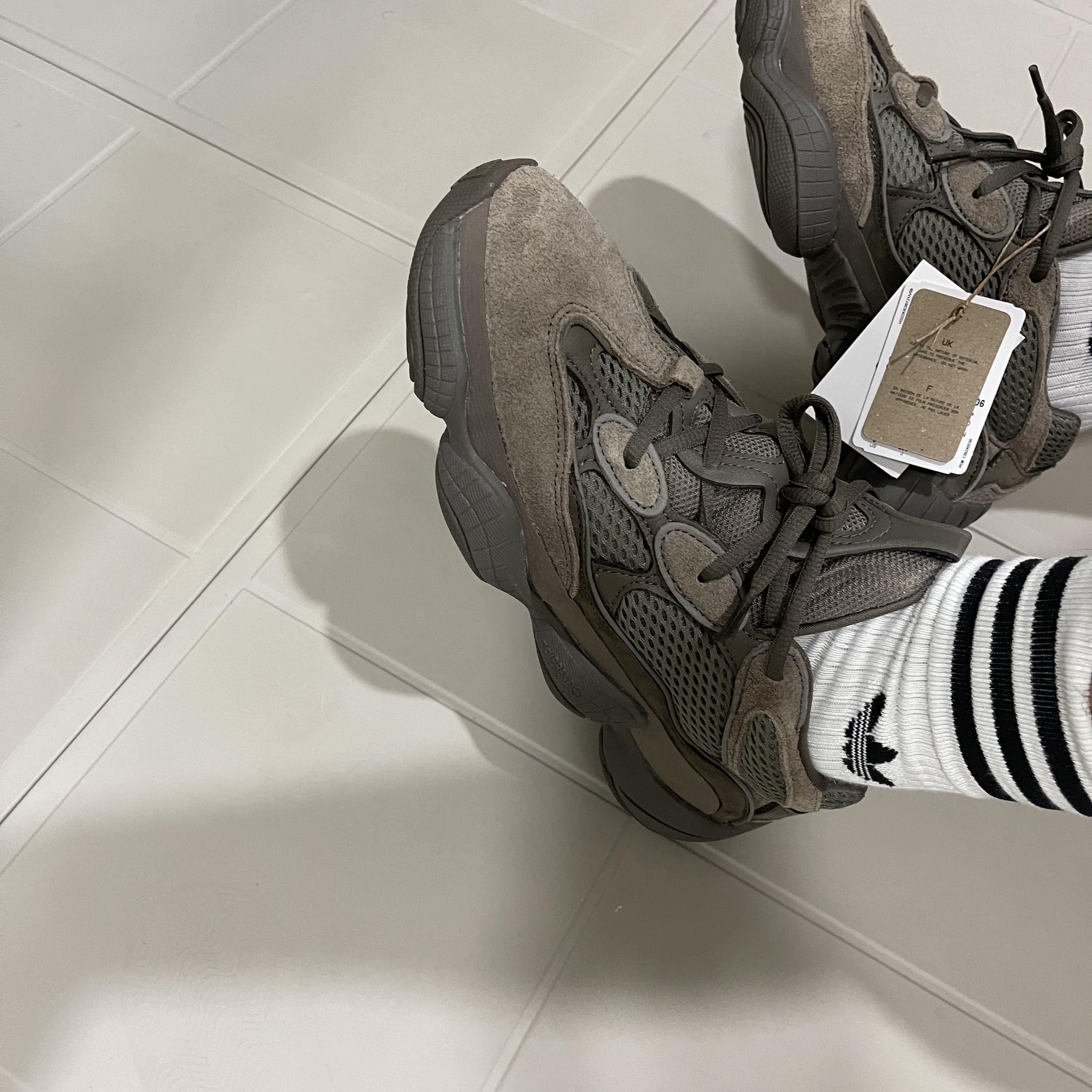 Adidas Yeezy 500 Clay Brown 착용 스타일 - 2