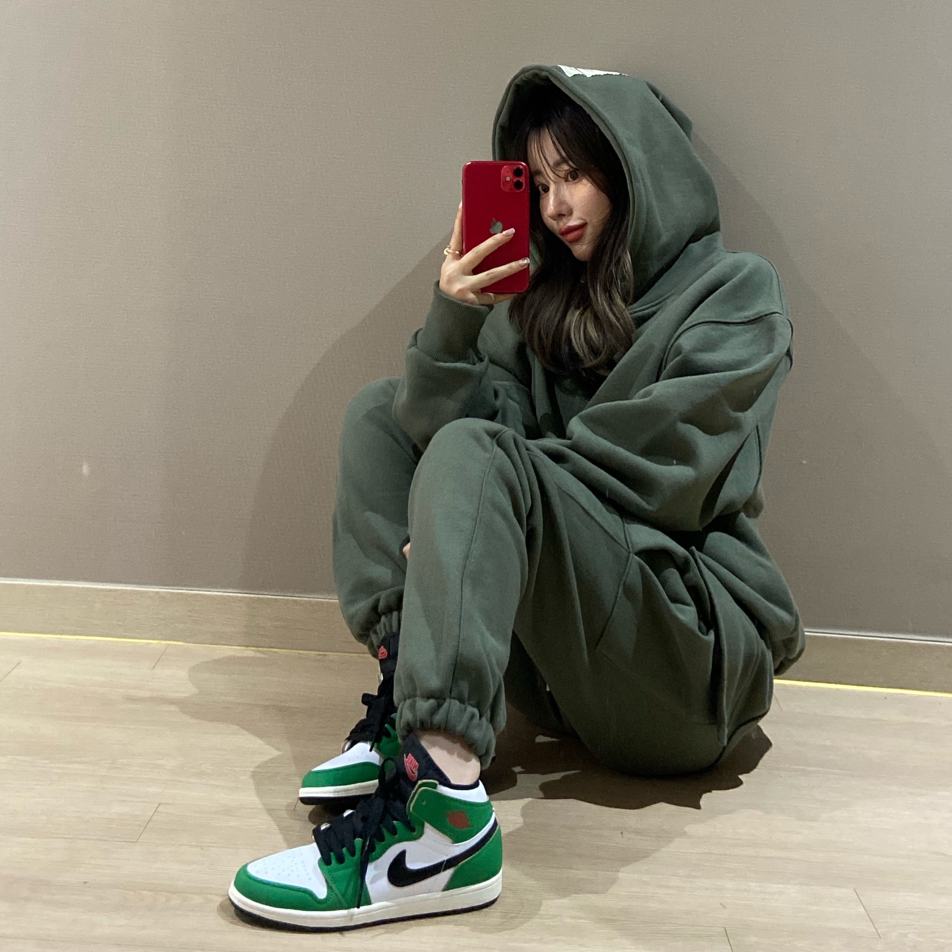 (W) Jordan 1 Retro High OG Lucky Green, (PS) Jordan 1 Retro High OG Lucky Green 착용 스타일 - 1