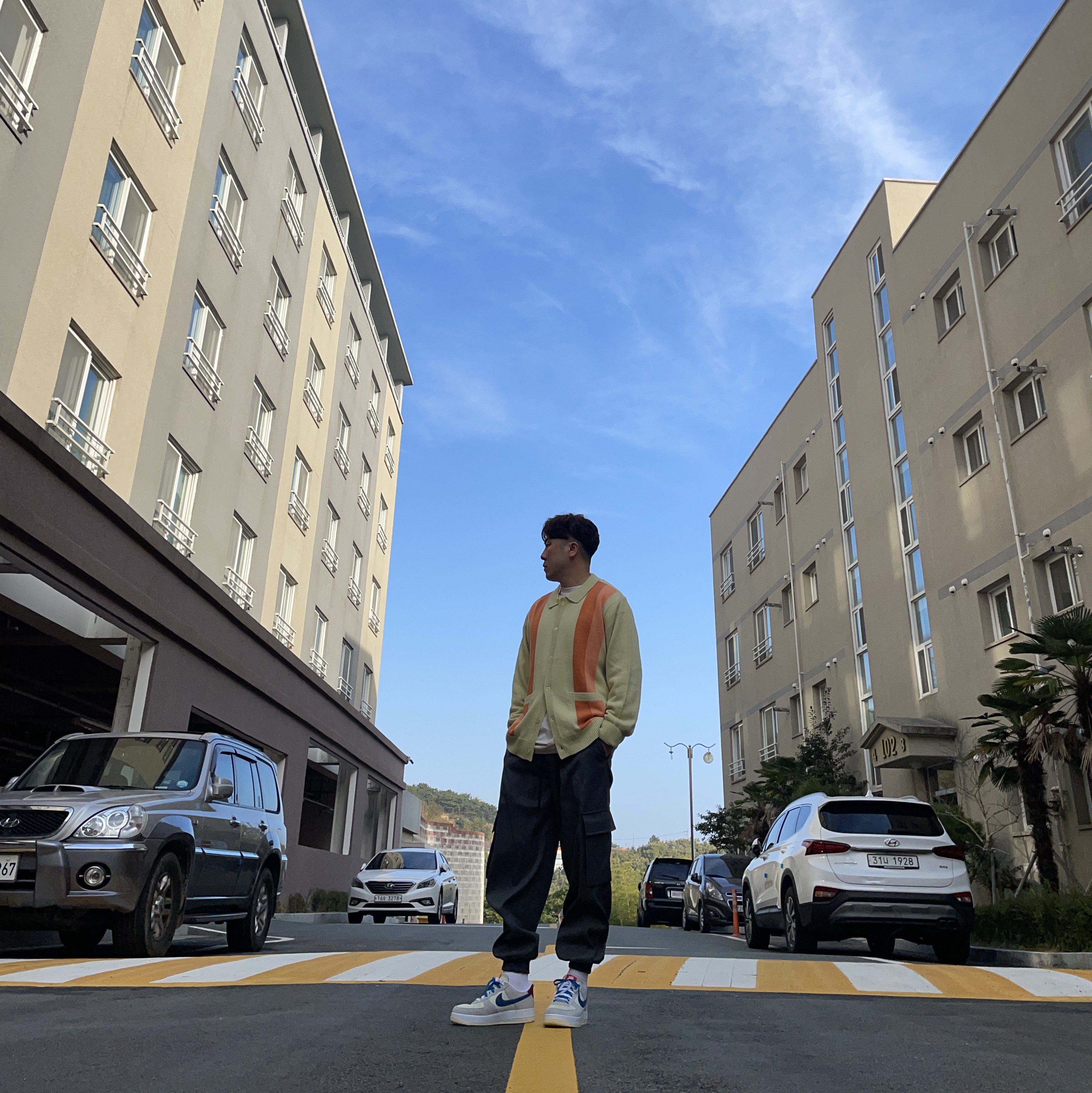 IAB Studio x Obey Archer Cardigan Yellow 착용 스타일 - 1