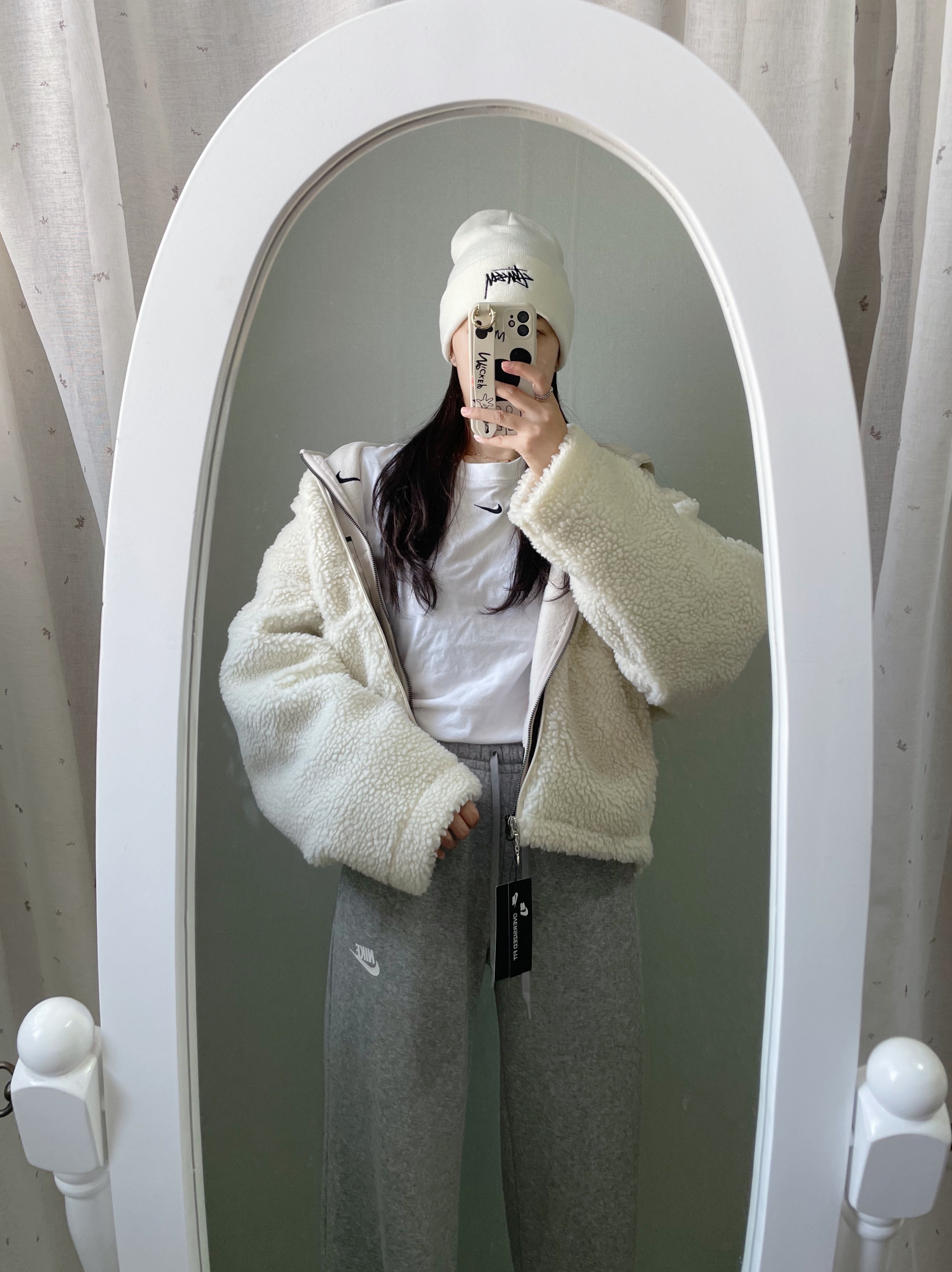 Nike x Stussy Cuff Beanie White, (W) Jordan 1 Mid Grey Fog 착용 스타일 - 1