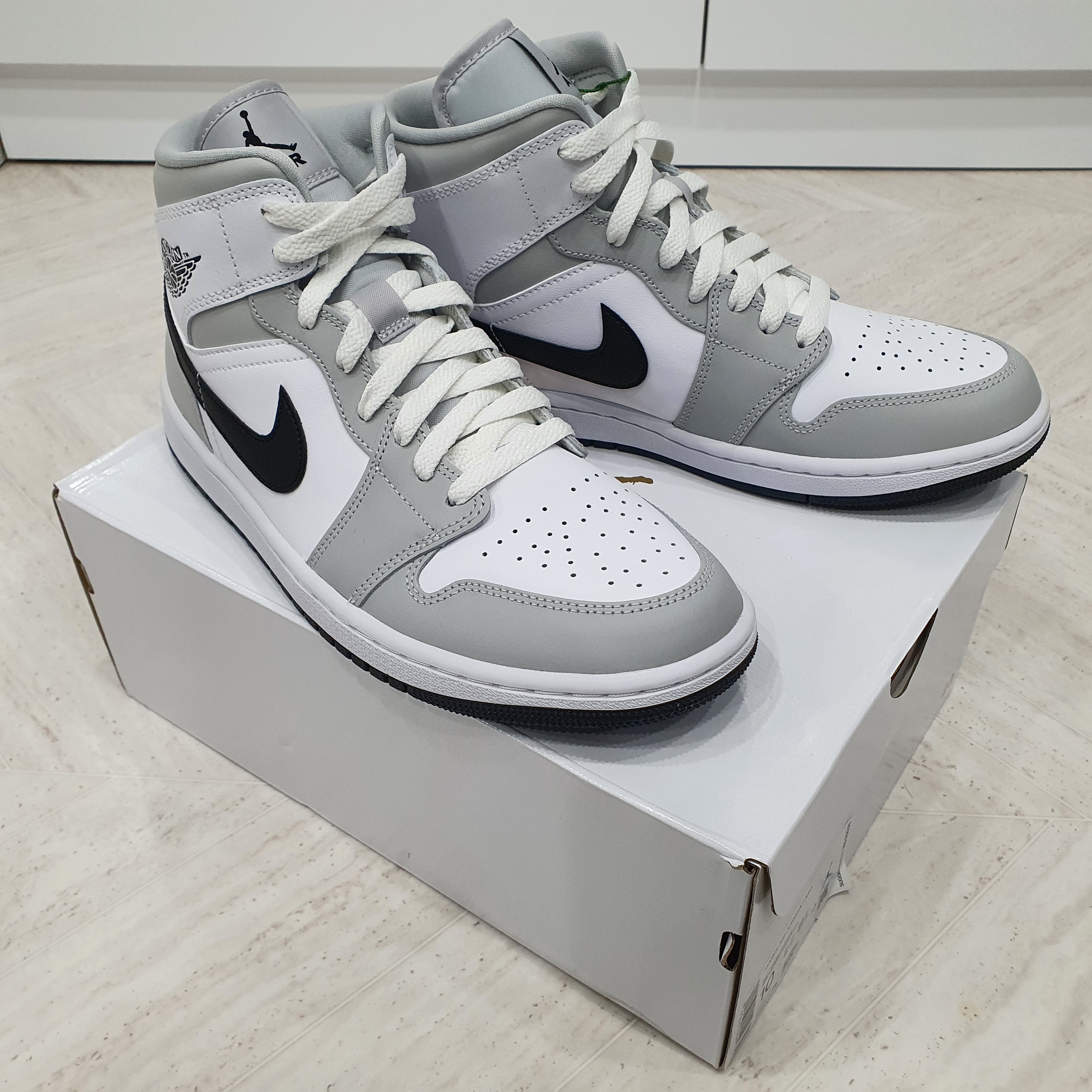 (W) Jordan 1 Mid Grey Fog 착용 스타일 - 1