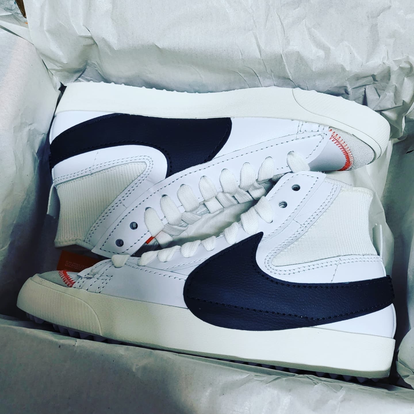 Nike Blazer Mid '77 Jumbo White and Black 착용 스타일 - 1