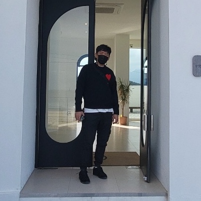 AMI de Coeur Oversize Sweater Black - 21FW 착용 스타일 - 1