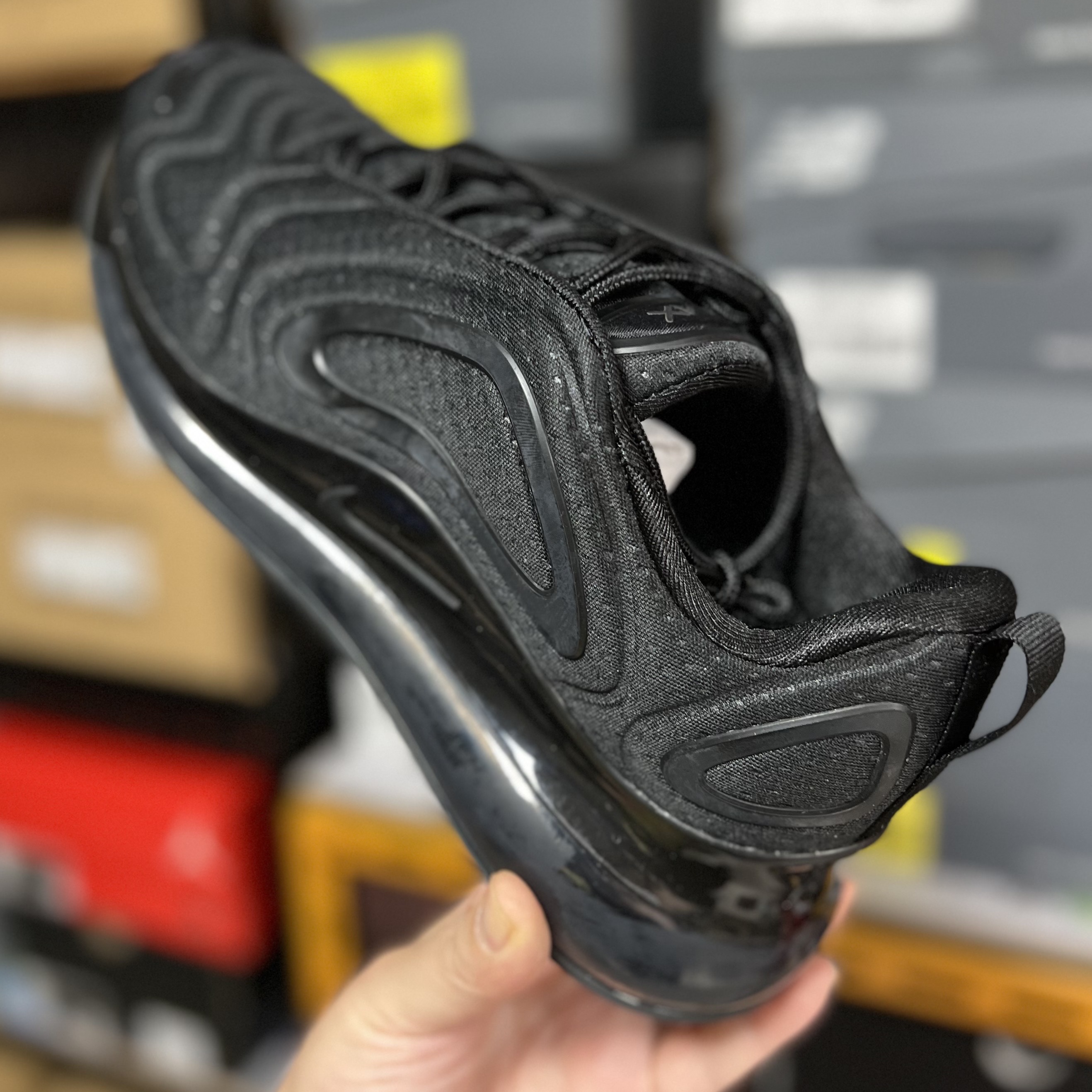 Nike Air Max 720 Black Mesh 착용 스타일 - 2