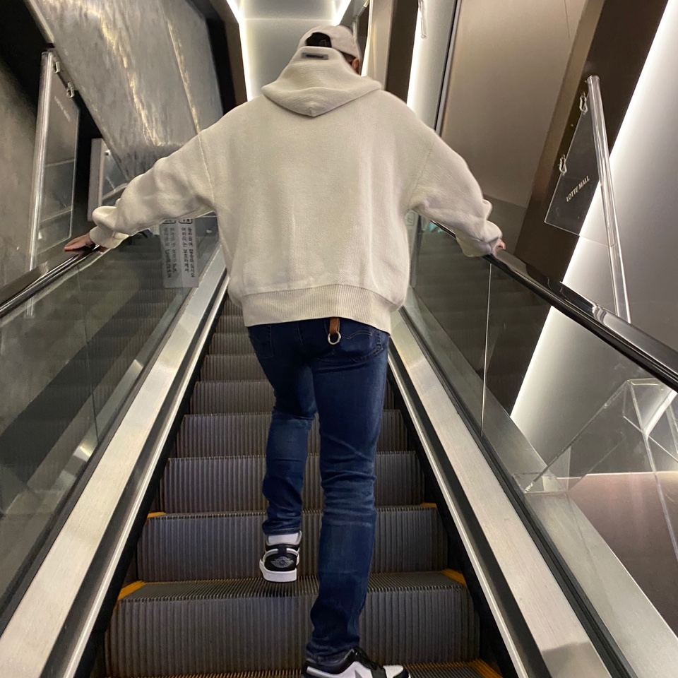 Essentials Knit Hoodie Cream - 20FW, Jordan 1 Low Black Particle Grey 착용 스타일 - 1