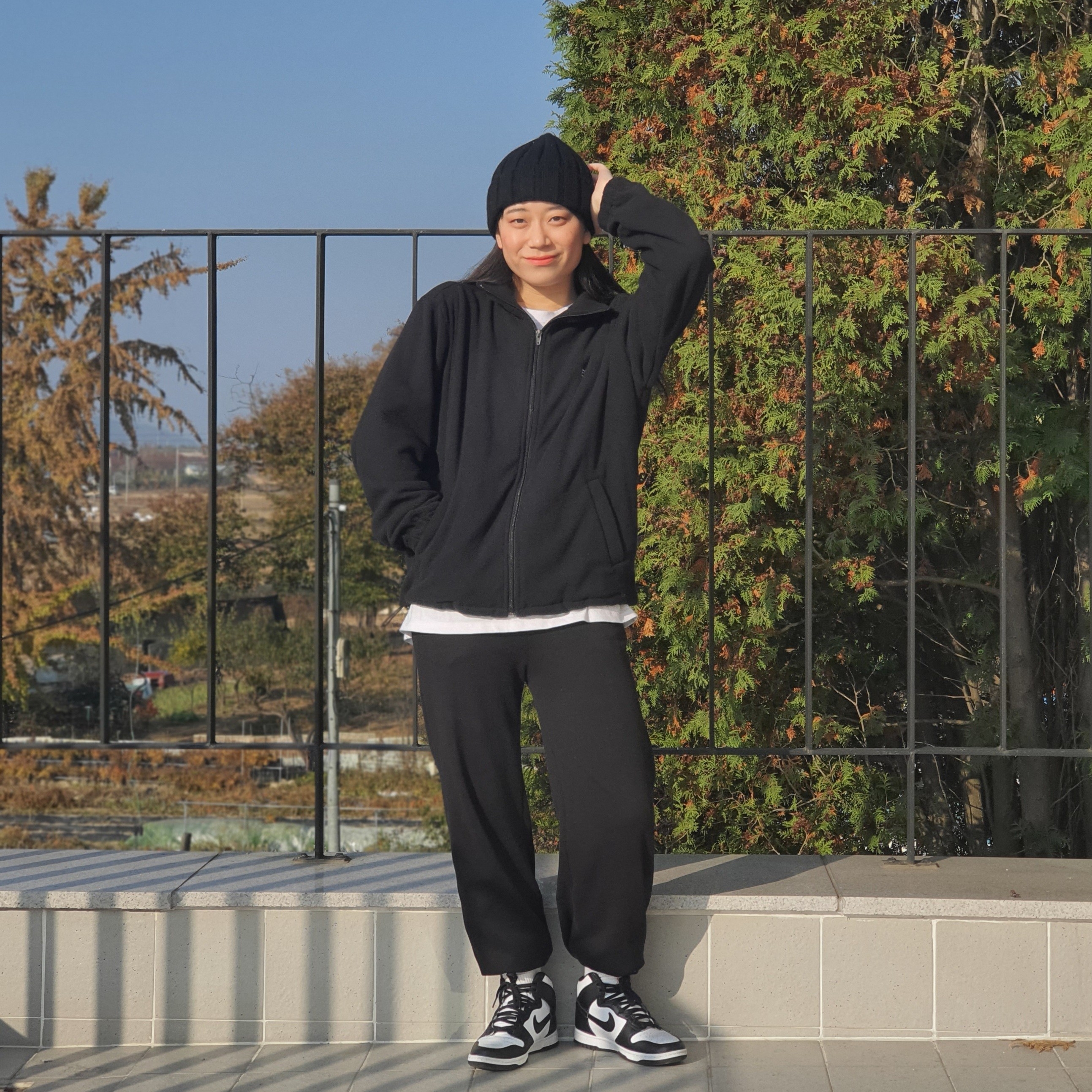 (W) Nike Dunk High Black and White 착용 스타일 - 4