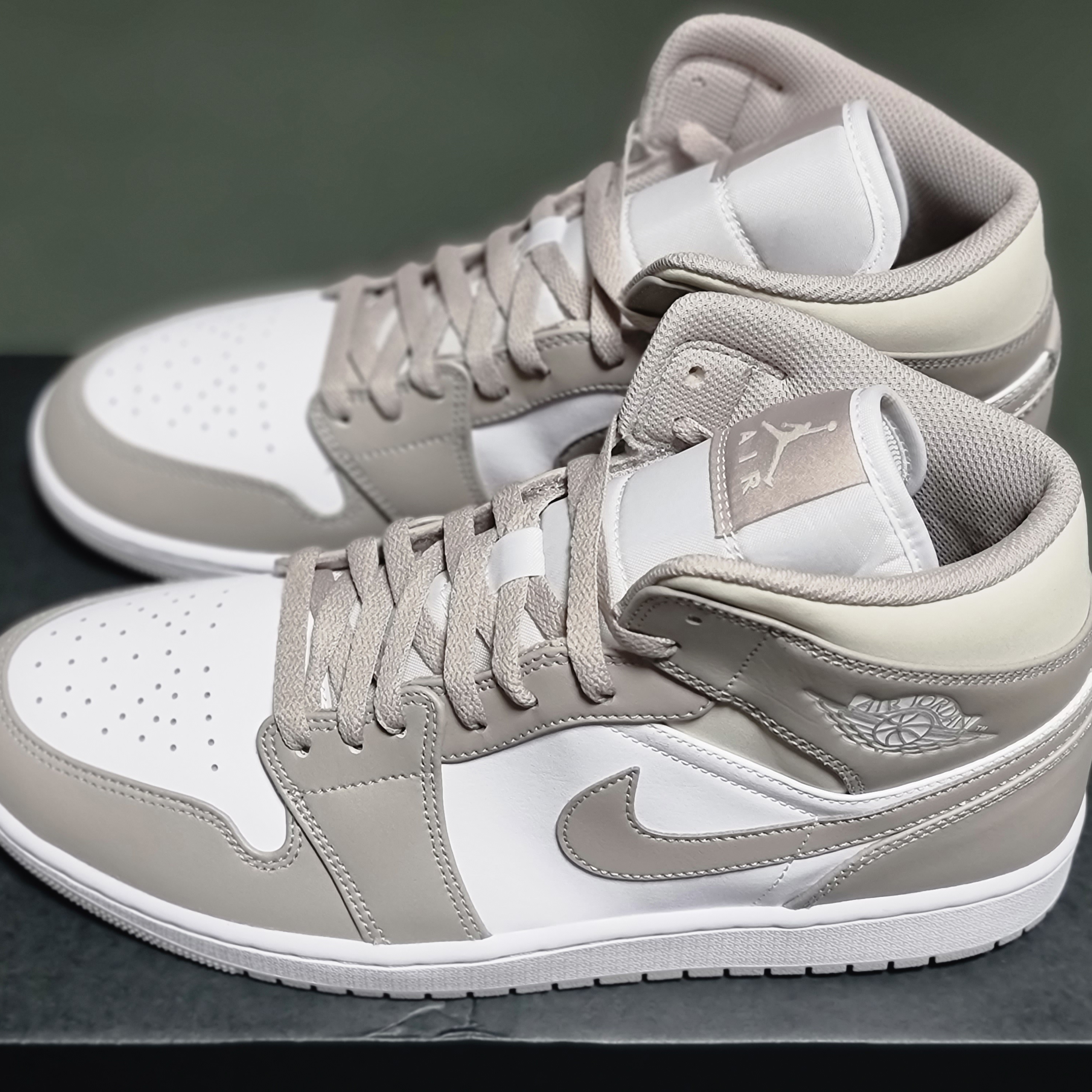 Jordan 1 Mid College Grey 착용 스타일