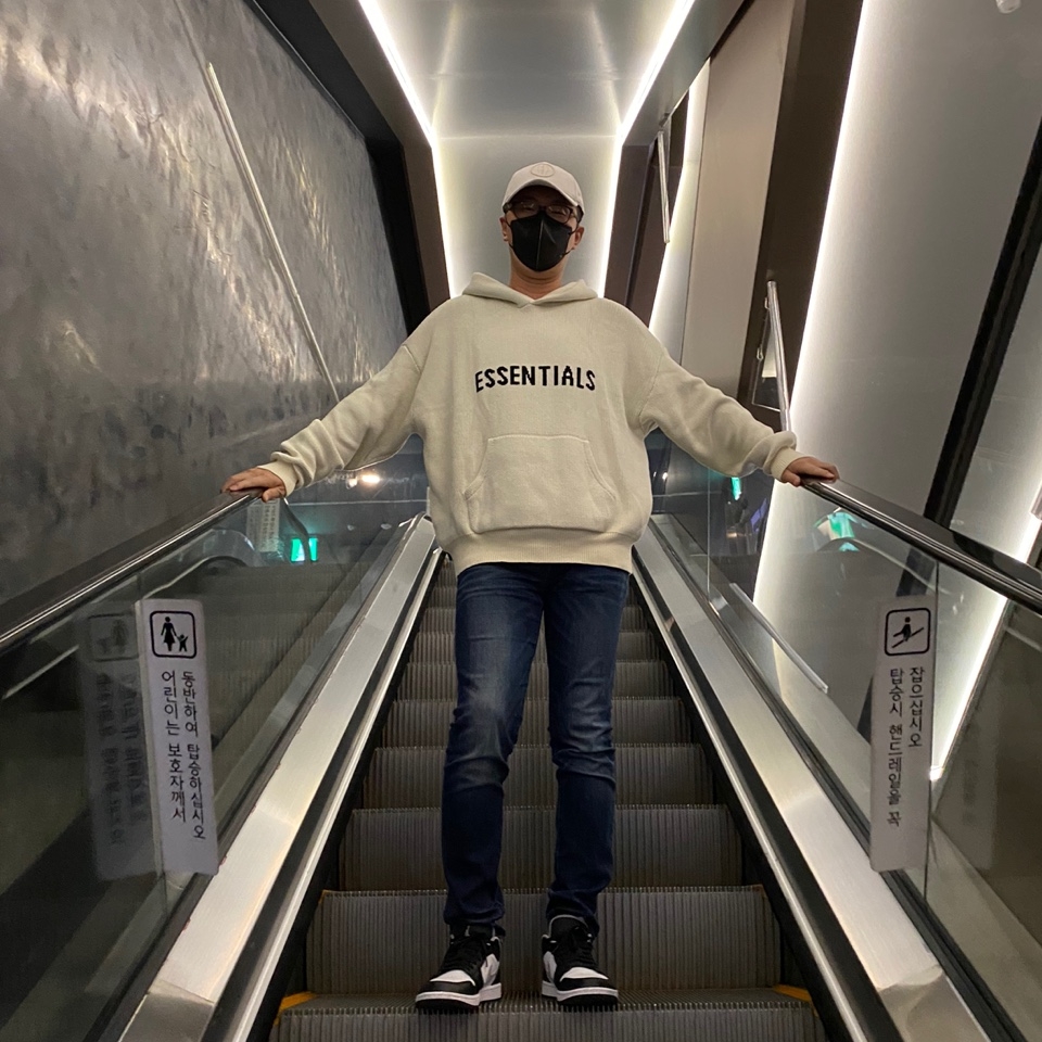 Essentials Knit Hoodie Cream - 20FW, Jordan 1 Low Black Particle Grey 착용 스타일 - 2