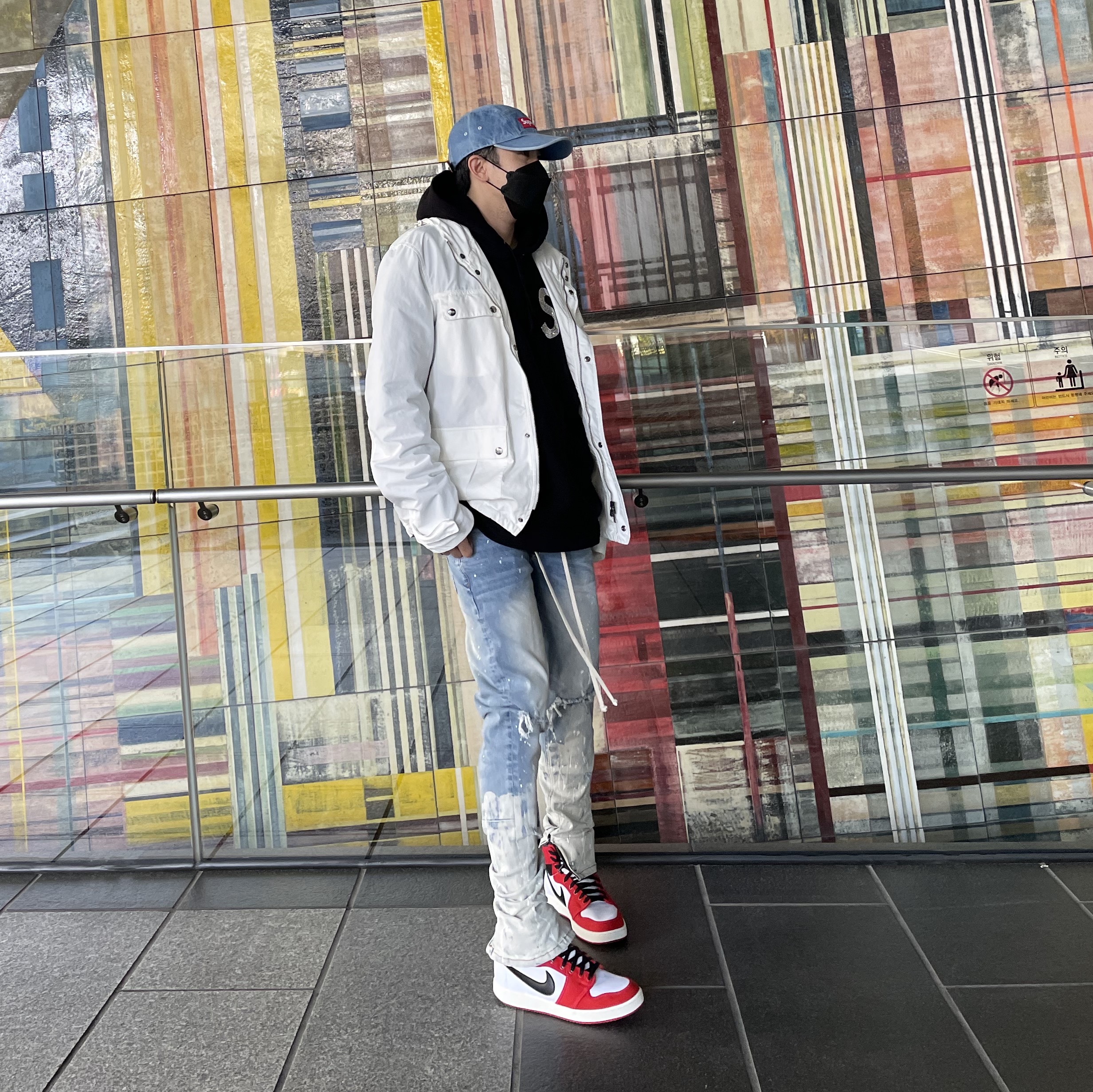 Jordan 1 KO Chicago 2021, Supreme Swarovski S Logo Hooded Sweatshirt Black - 21SS 착용 스타일 - 1