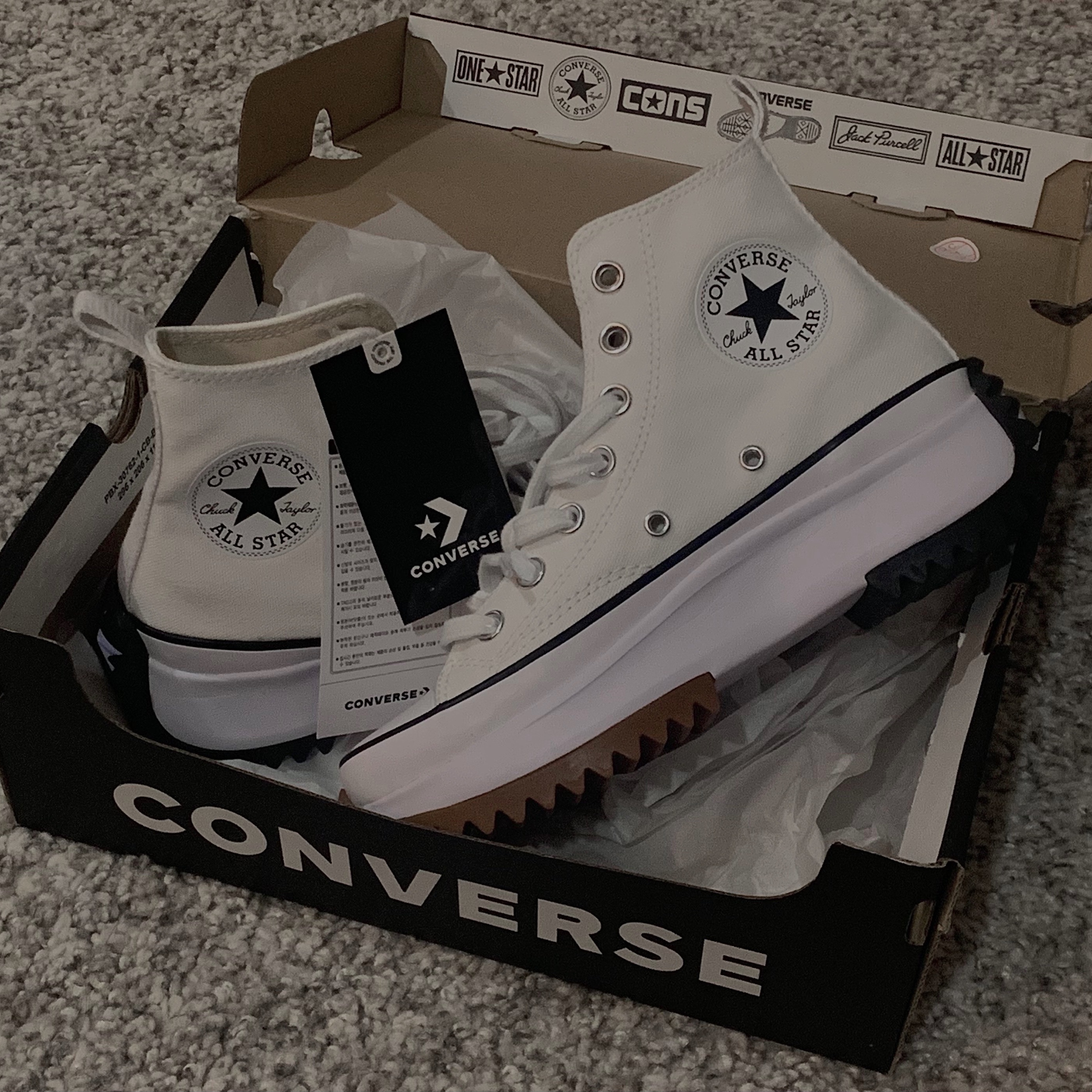 Converse Run Star Hike Hi White Black Gum 착용 스타일