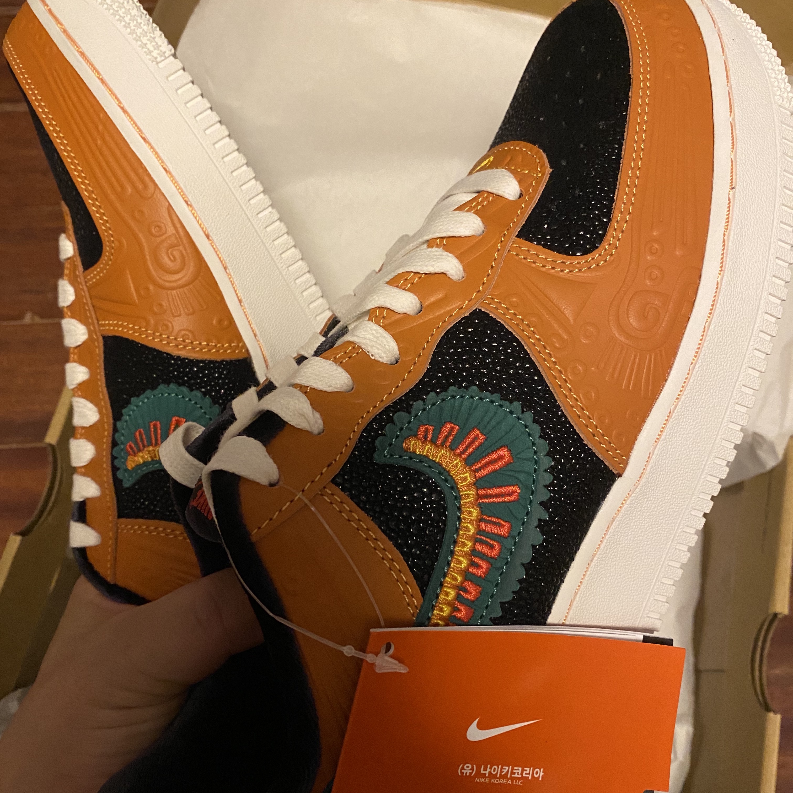 Nike Air Force 1 '07 LX Siempre Familia 착용 스타일 - 1