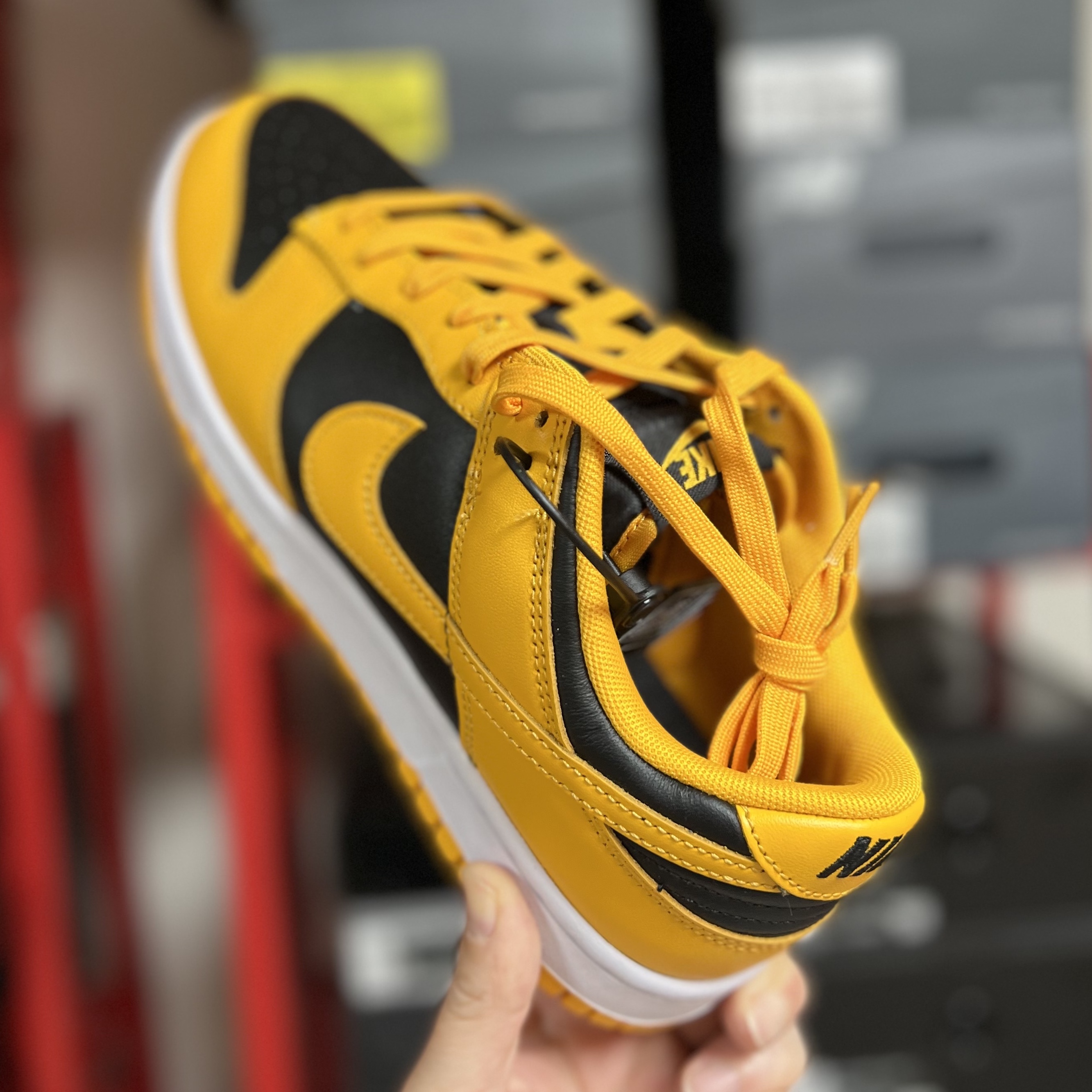 Nike Dunk Low Retro Championship Goldenrod 착용 스타일 - 2