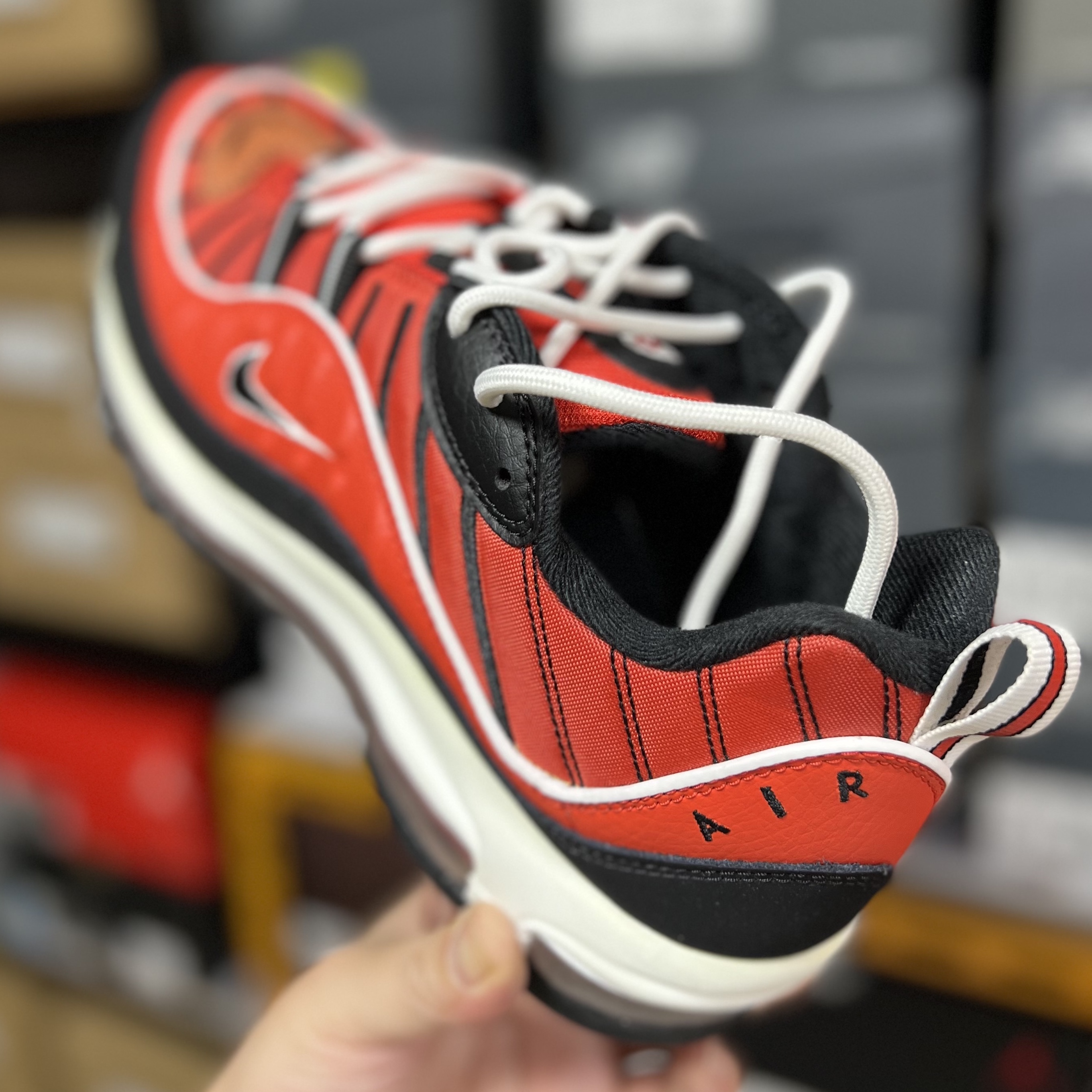 Nike Air Max 98 Habanero Red Black 착용 스타일 - 2