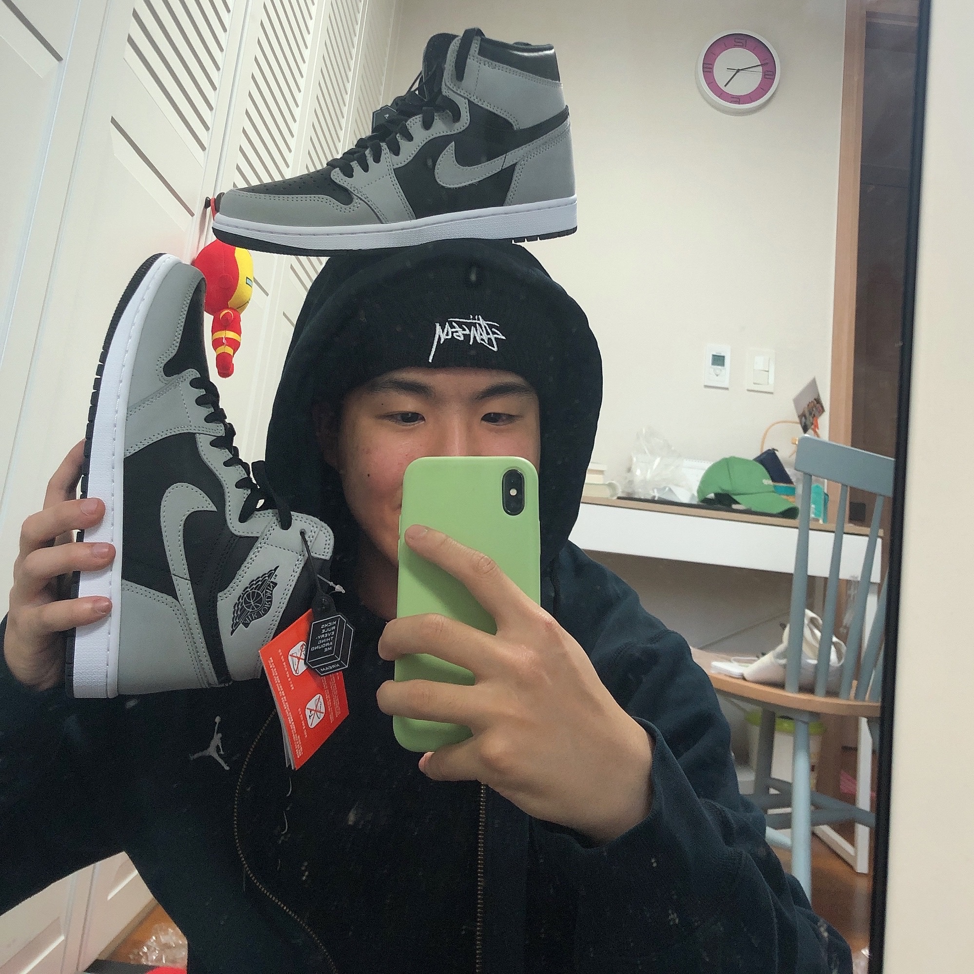 Jordan 1 Retro High OG Shadow 2.0, Stussy Basic Cuff Beanie Black 착용 스타일 - 1