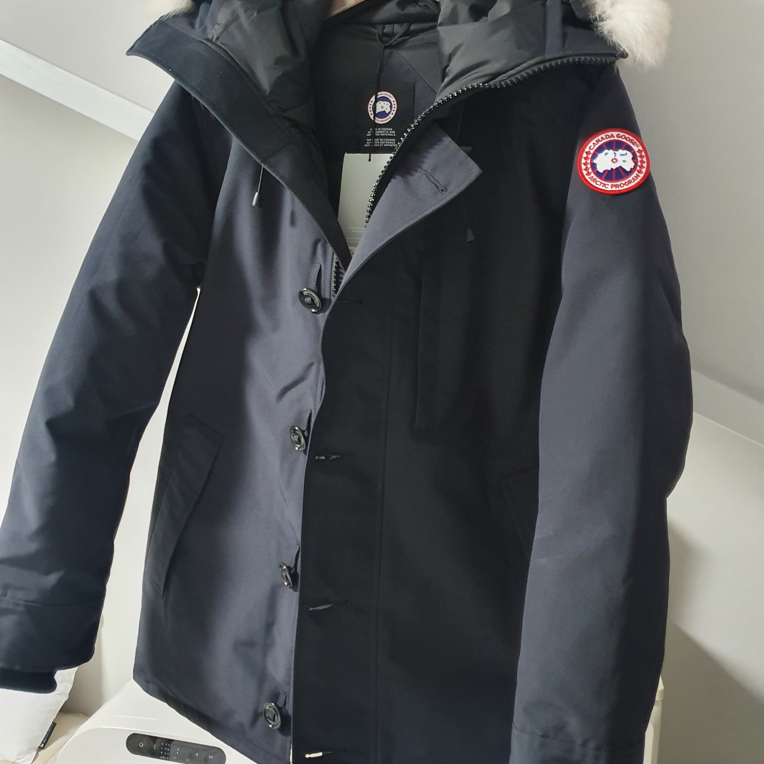 Canada Goose Chateau Parka Black Label Navy 착용 스타일 - 3