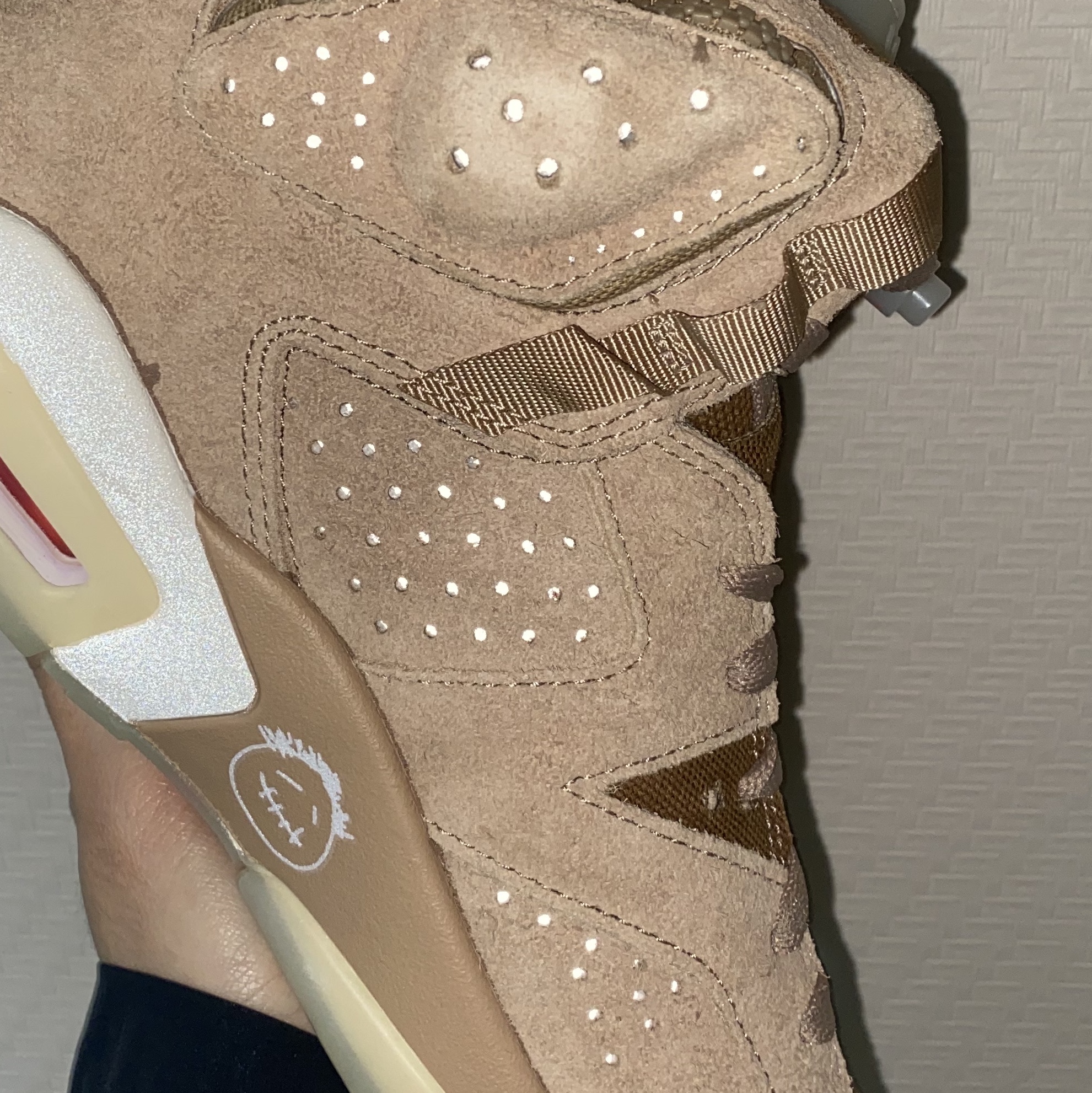 Jordan 6 x Travis Scott Retro SP British Khaki 착용 스타일 - 3