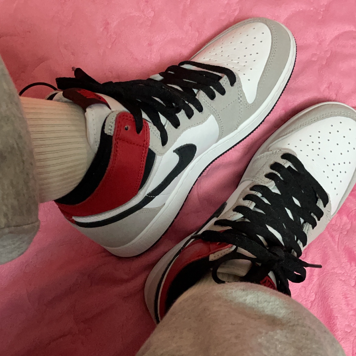 Jordan 1 Retro High OG Light Smoke Grey, (GS) Jordan 1 Retro High OG Light Smoke Grey 착용 스타일 - 4