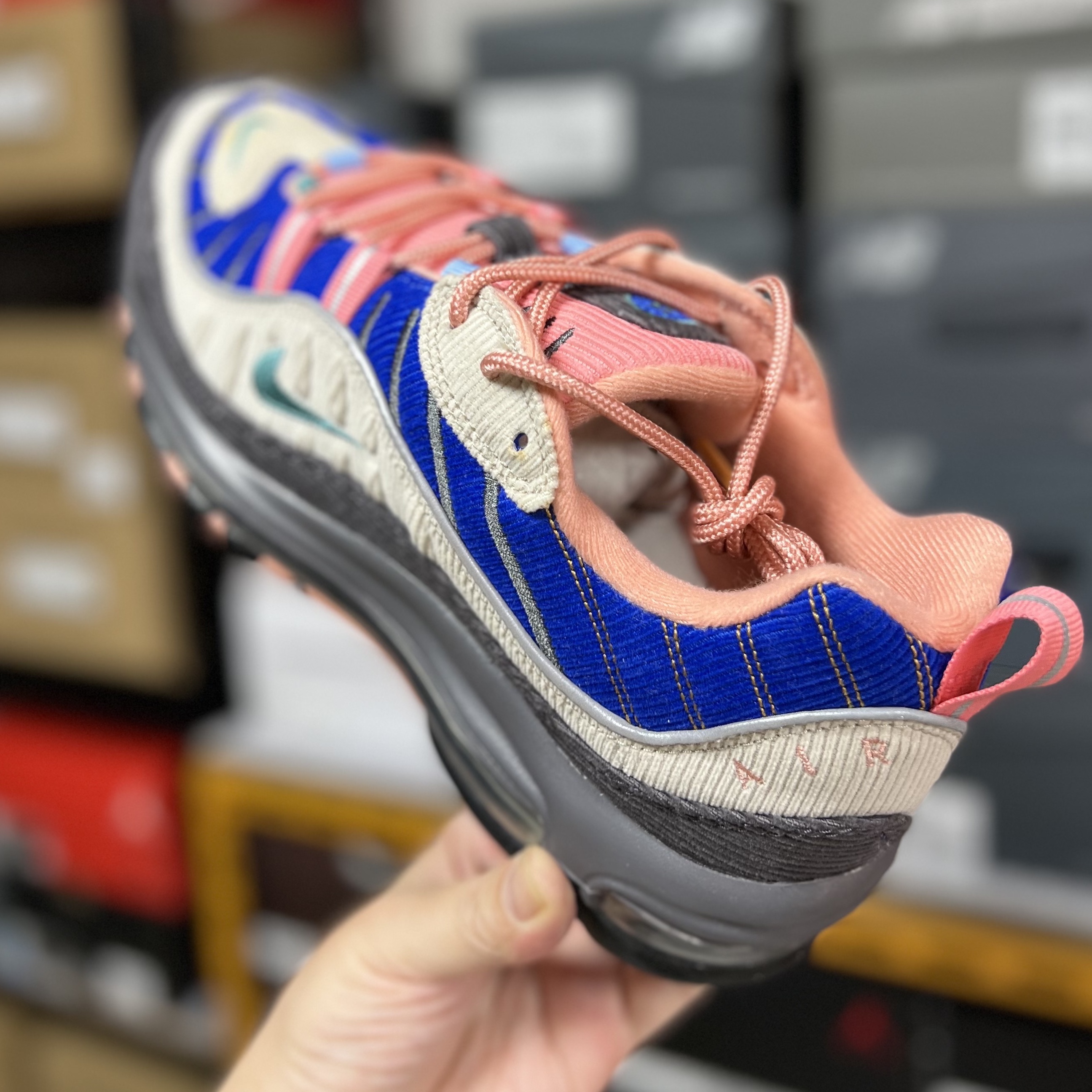 Nike Air Max 98 Corduroy Desert Sand 착용 스타일 - 2