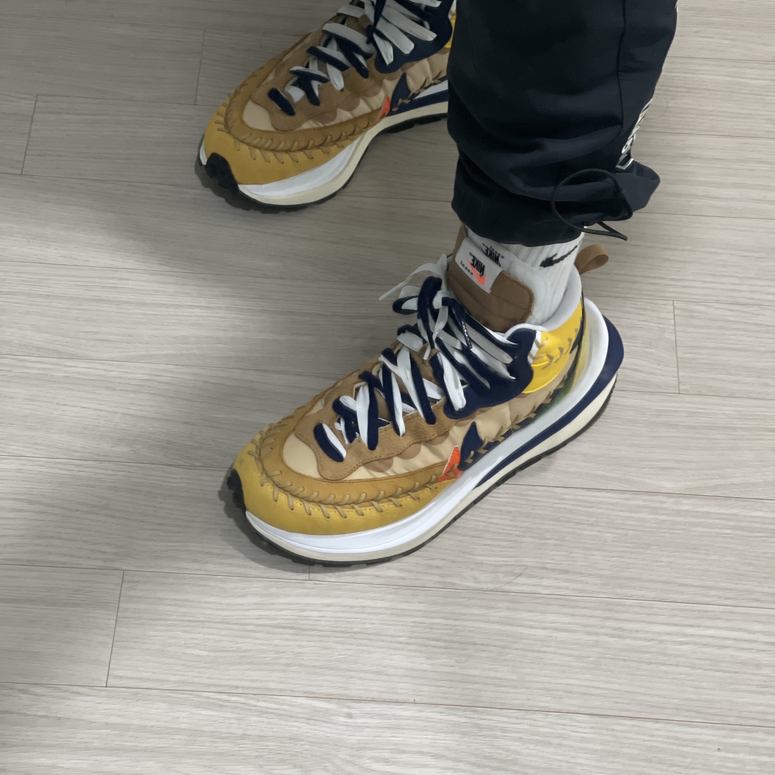 Nike x Sacai x Jean Paul Gaultier VaporWaffle Sesame Blue Void 착용 스타일