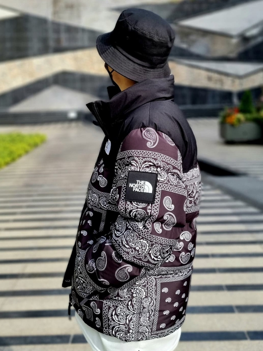 The North Face Nuptse Down Jacket Black, Jordan 1 Retro High OG Black Mocha 착용 스타일 - 4