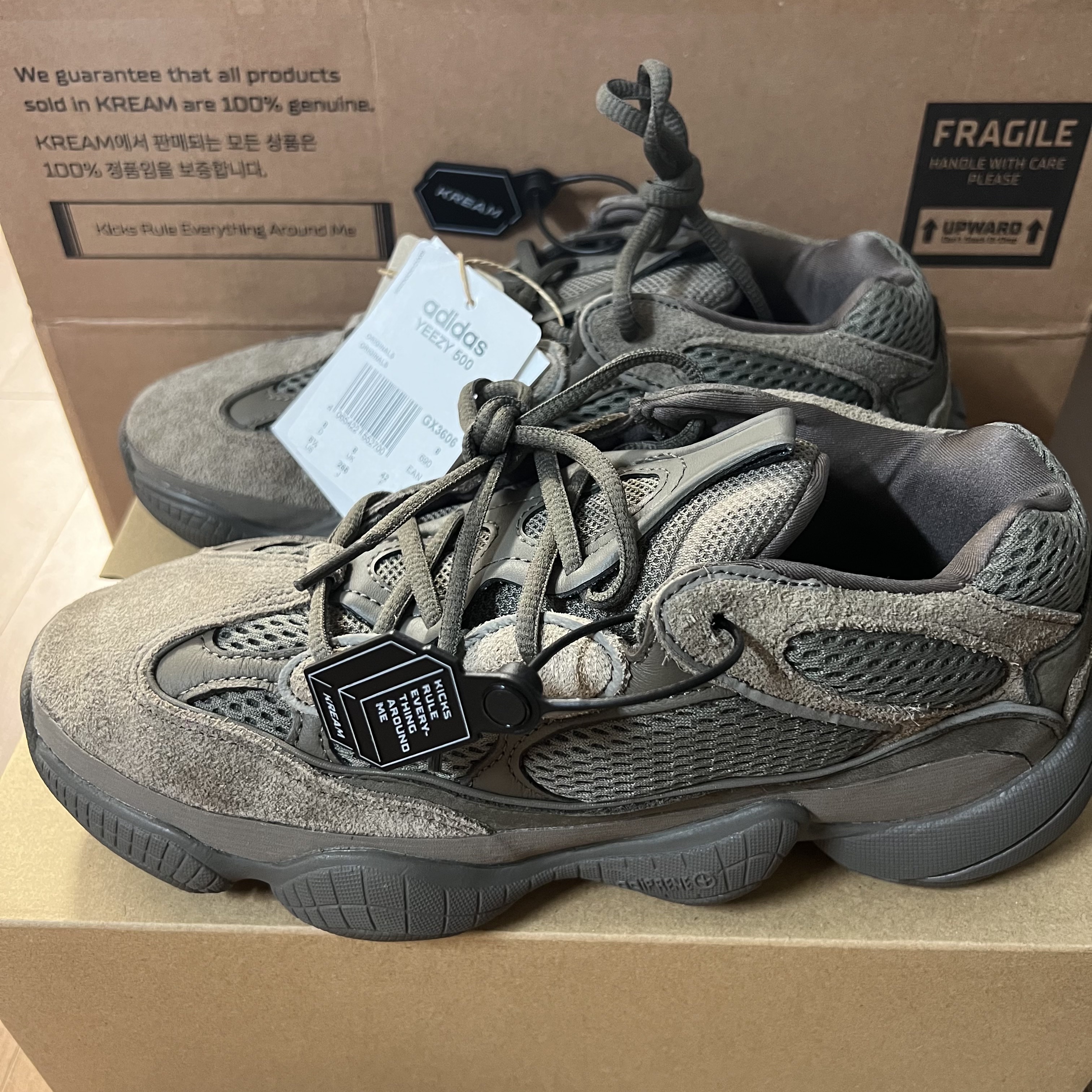 Adidas Yeezy 500 Clay Brown 착용 스타일