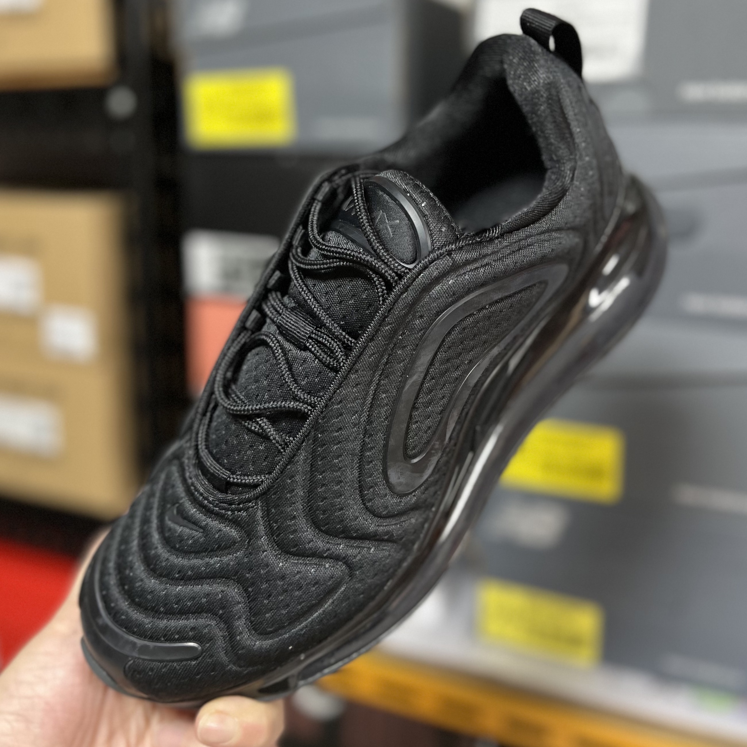 Nike Air Max 720 Black Mesh 착용 스타일 - 1