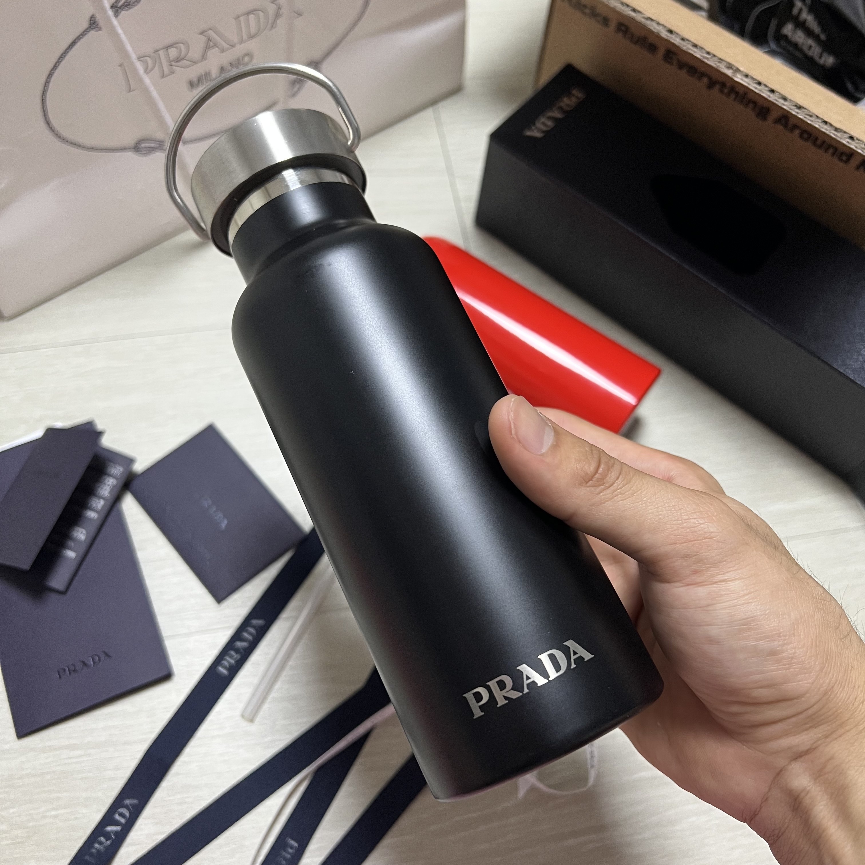 Supreme x Sigg Traveller 0.6L Water Bottle Red - 18SS 착용 스타일 - 3