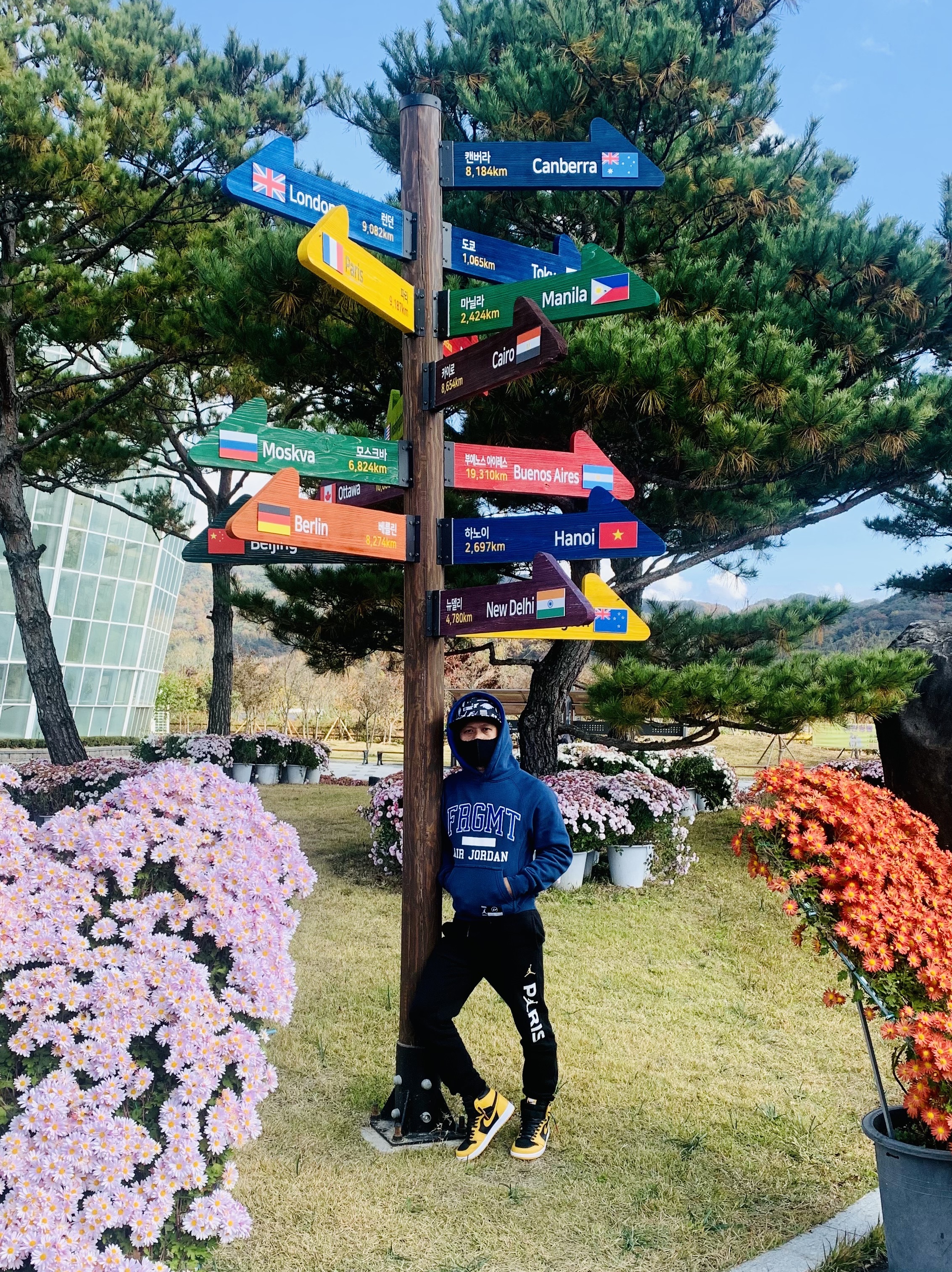 Jordan 1 Retro High OG Pollen, Jordan x Fragment Pullover Hoodie Navy - Asia 착용 스타일 - 1
