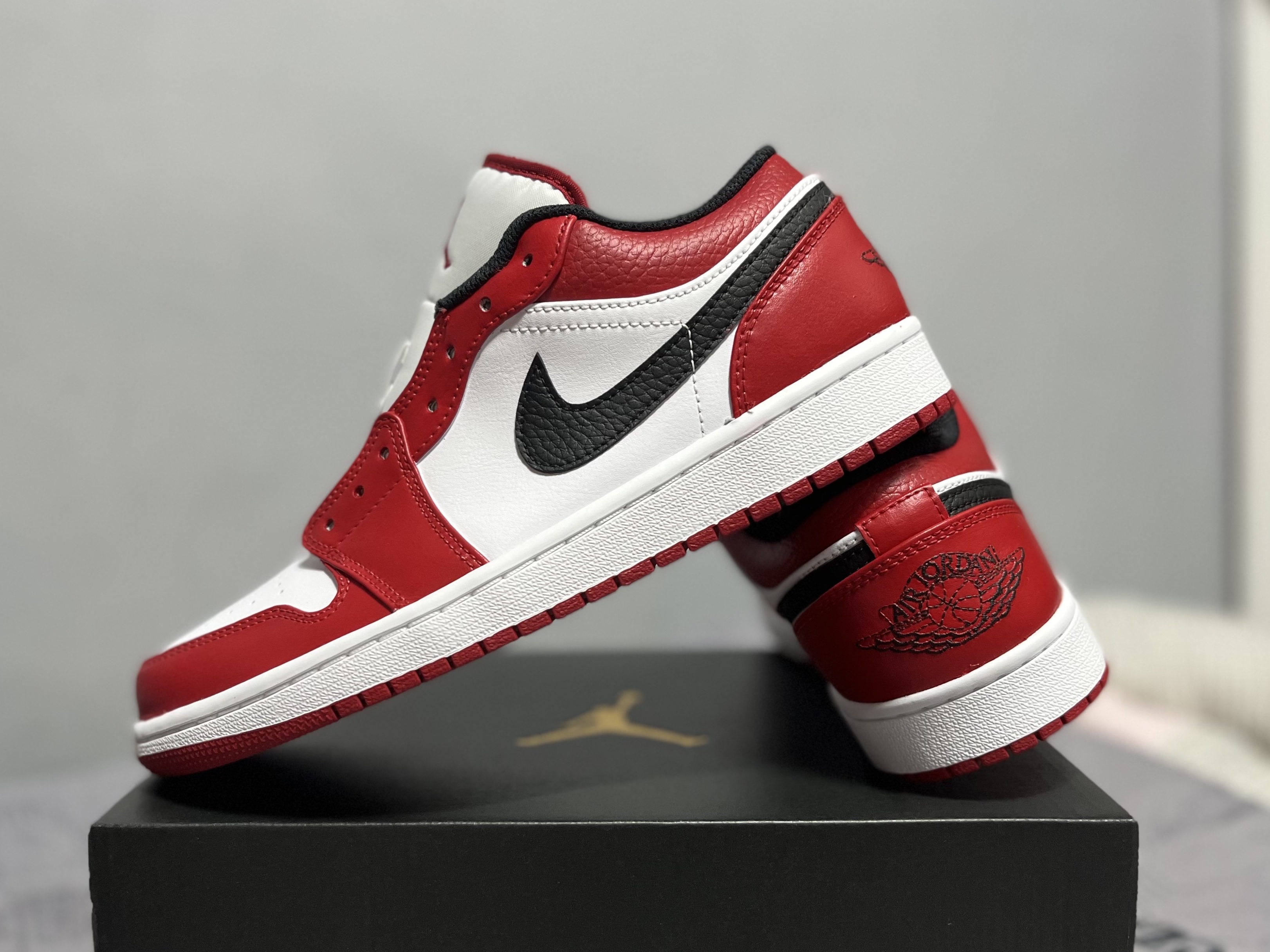 Jordan 1 Low White Red Black, (GS) Jordan 1 Low White Red Black 착용 스타일