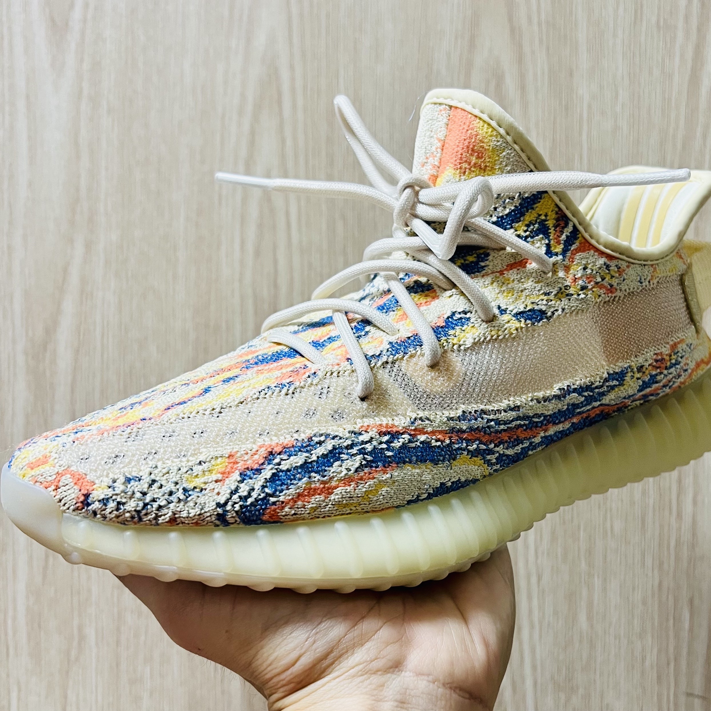 Adidas Yeezy Boost 350 V2 MX Oat 착용 스타일 - 1