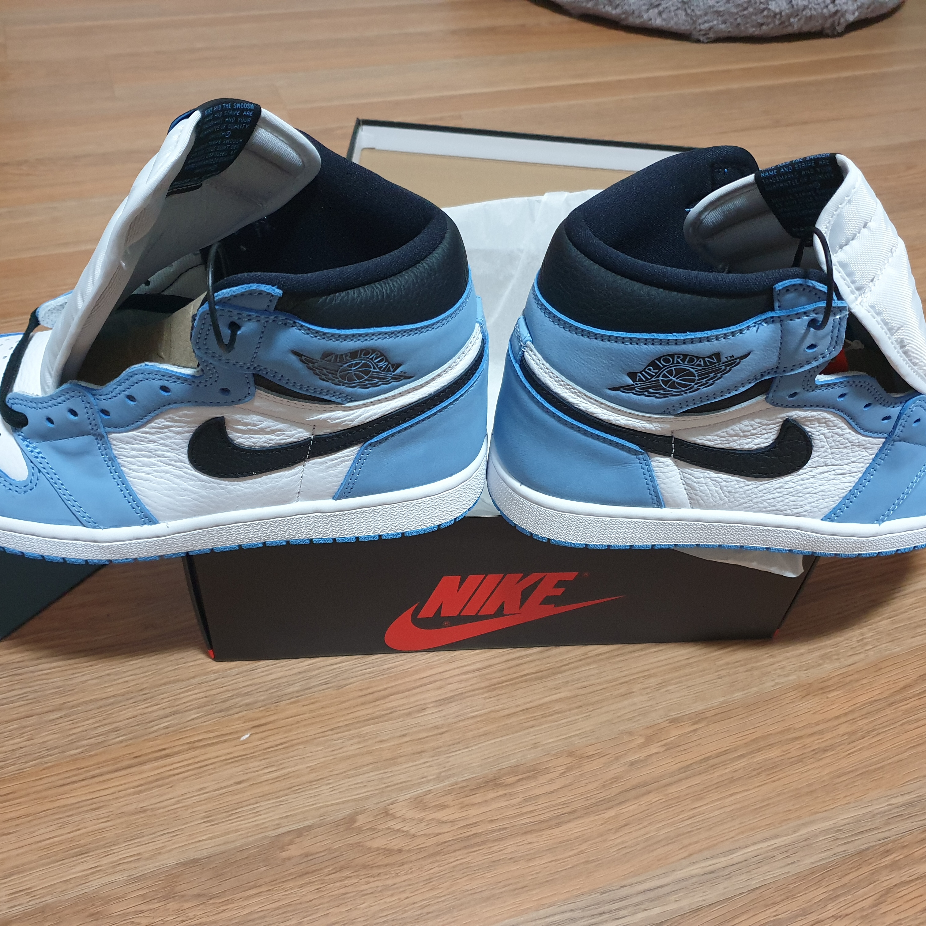 Jordan 1 Retro High OG University Blue 착용 스타일