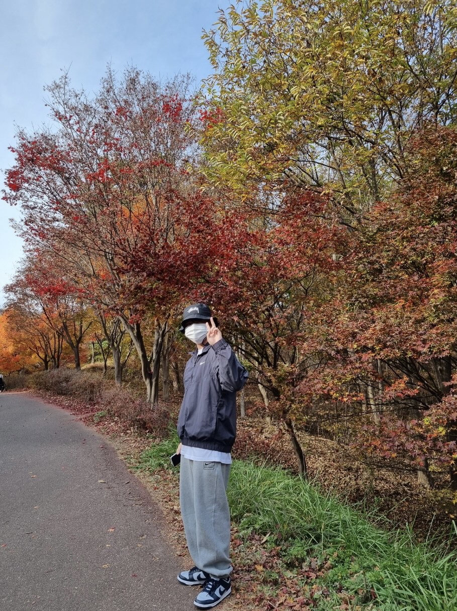 Nike x Stussy Windrunner Jacket Off Noir, Nike x Stussy Bucket Hat Black 착용 스타일