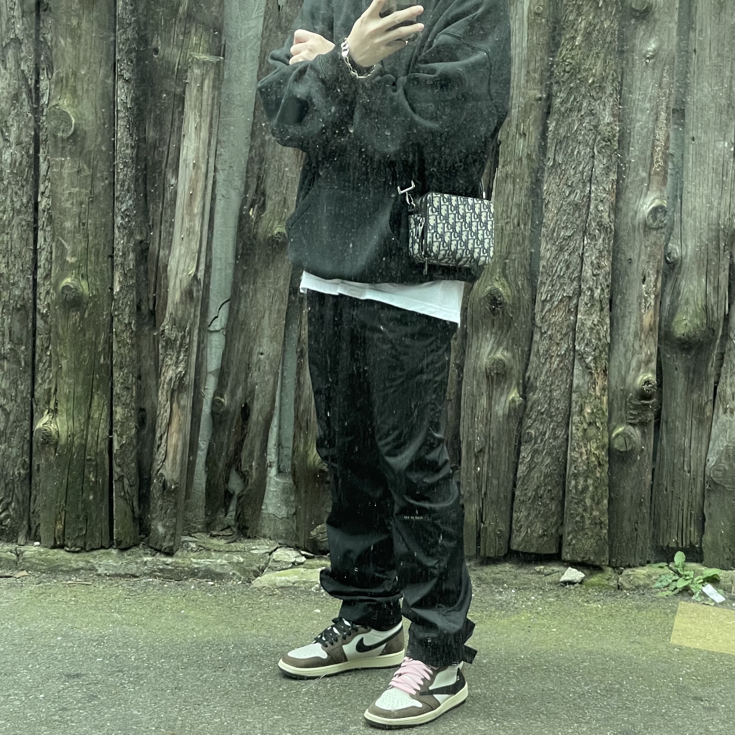 Jordan 1 x Travis Scott Retro High OG SP Mocha, Essentials x Union Vintage Hoodie Vintage Black - 21FW 착용 스타일