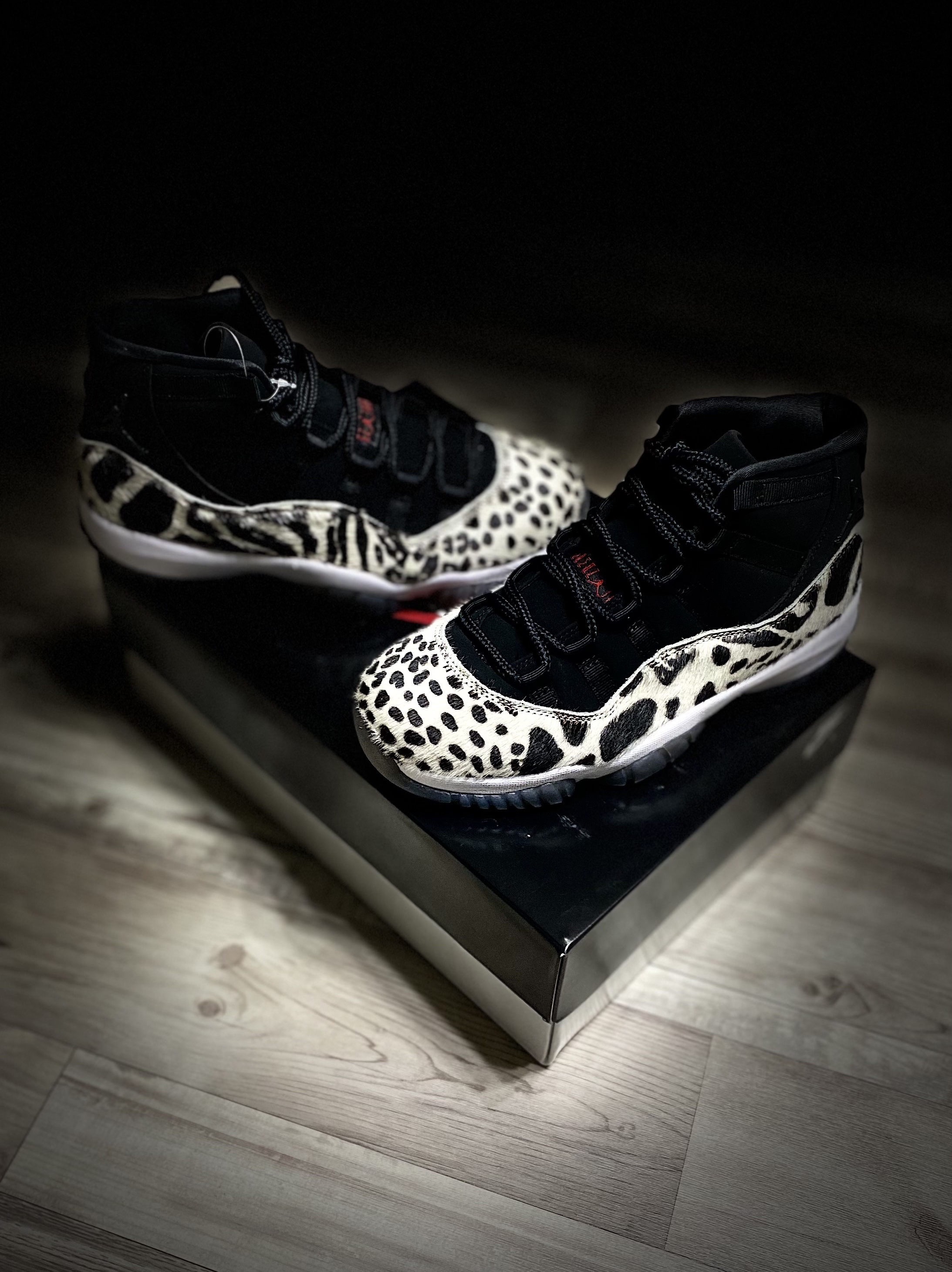 (W) Jordan 11 Retro Animal Instinct Black White 착용 스타일 - 2