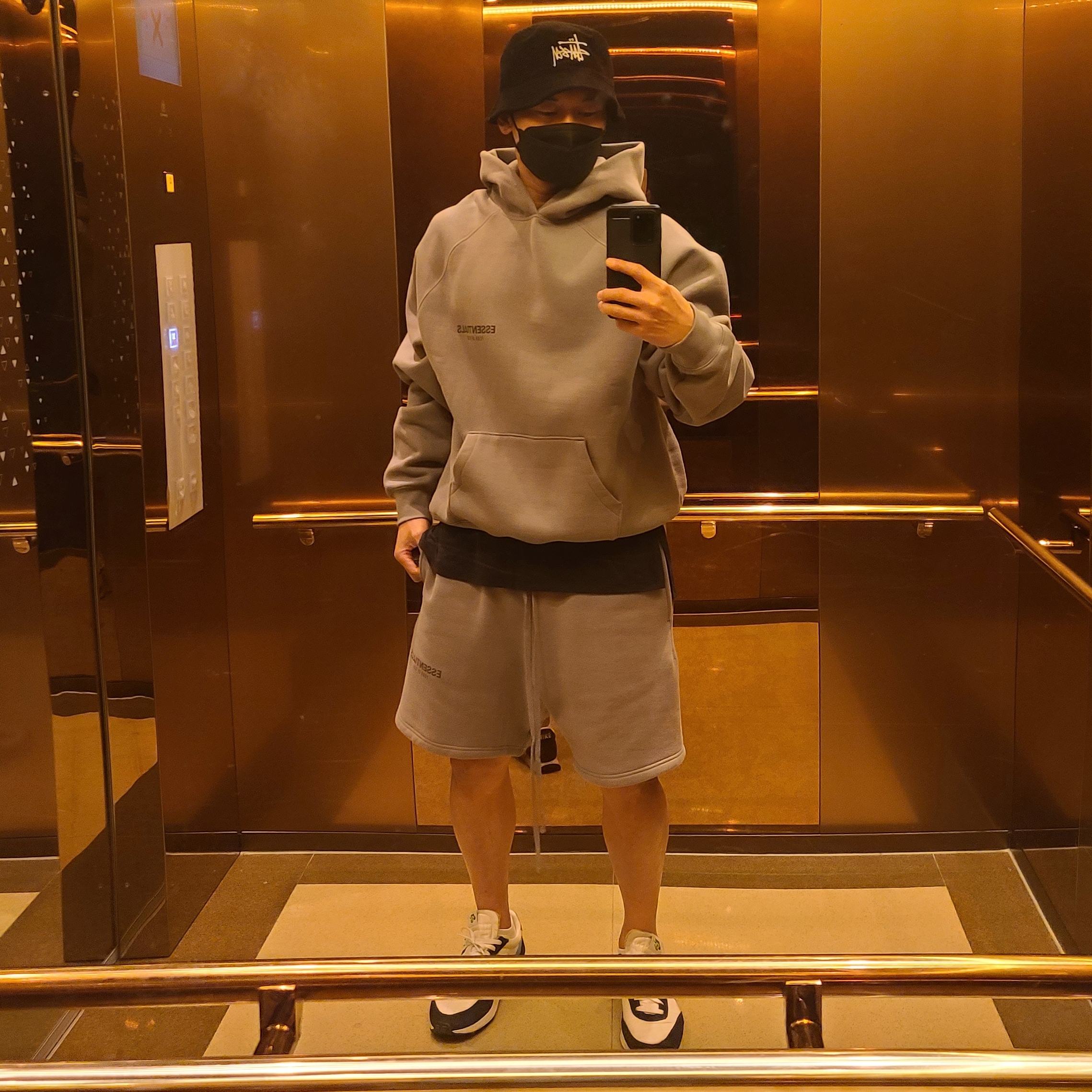 Essentials Pullover Hoodie Pebble - Nordstrom Exclusive 착용 스타일