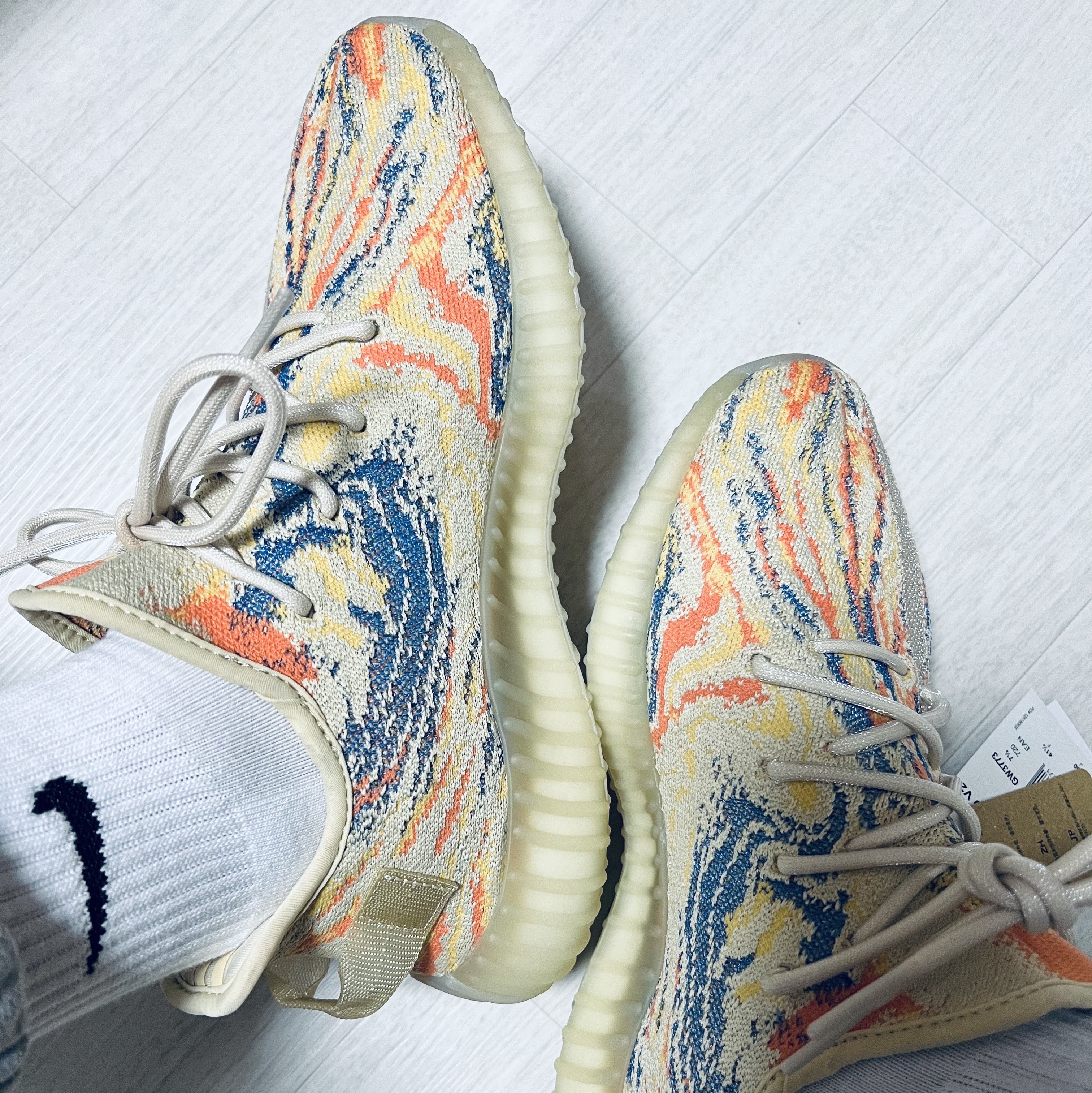 Adidas Yeezy Boost 350 V2 MX Oat 착용 스타일 - 2